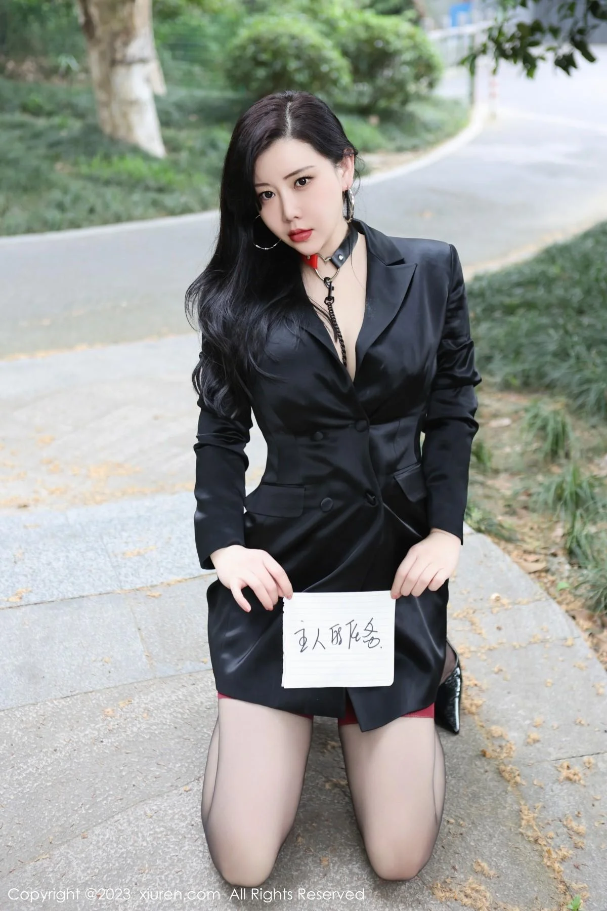 王婉悠Queen户外脱黑色外衣露情趣服秀豪乳遮点绝美写真 第 8 张