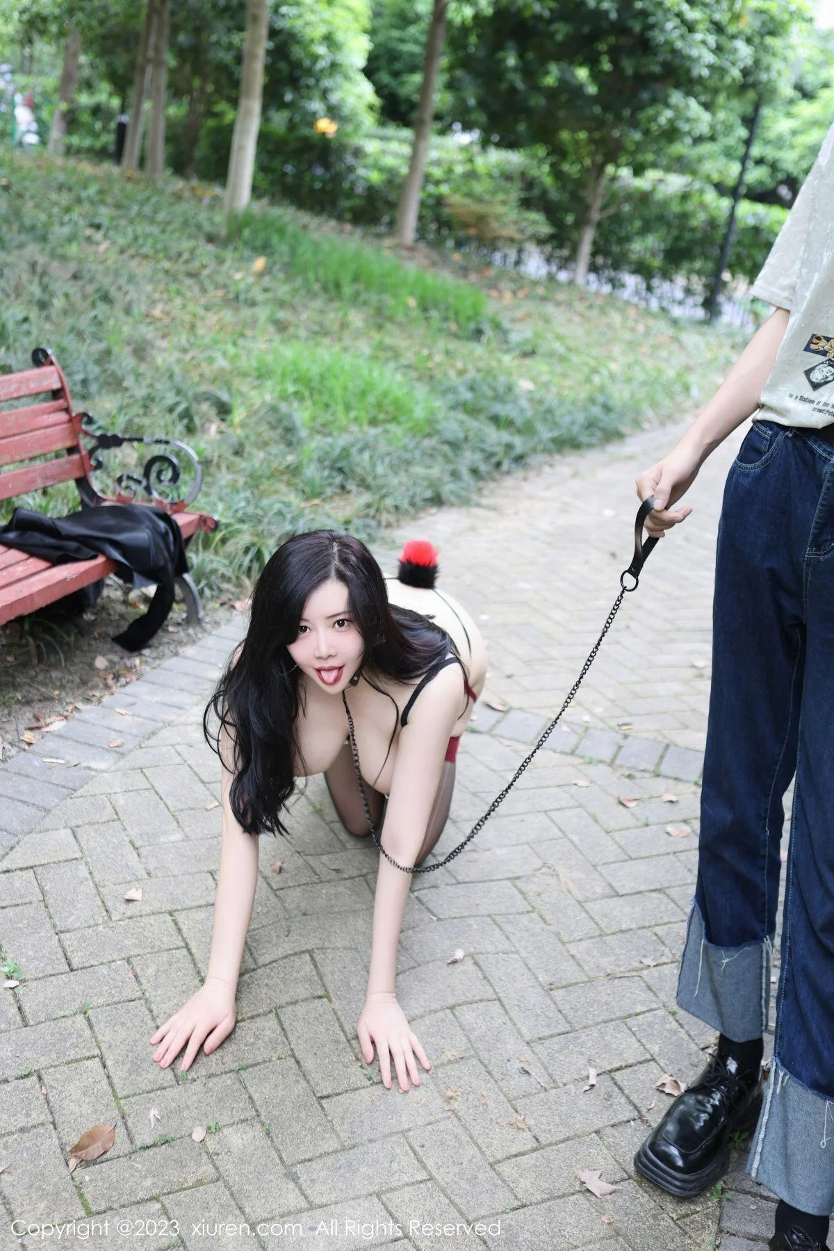 王婉悠Queen户外脱黑色外衣露情趣服秀豪乳遮点绝美写真 第 80 张