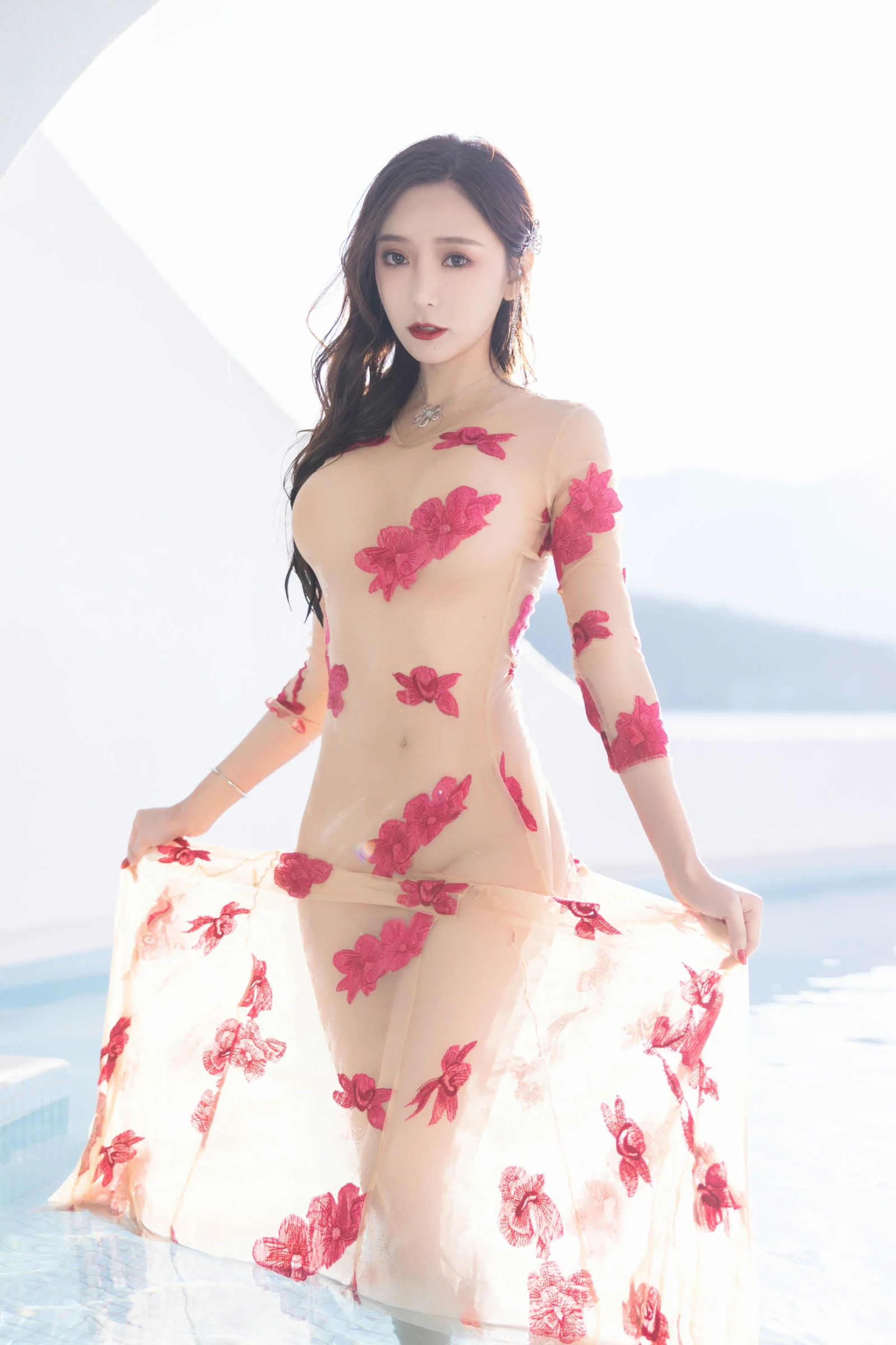 [秀人付费] 王馨瑶Yanni 诱人私拍福利 大红花透视 第 44 张