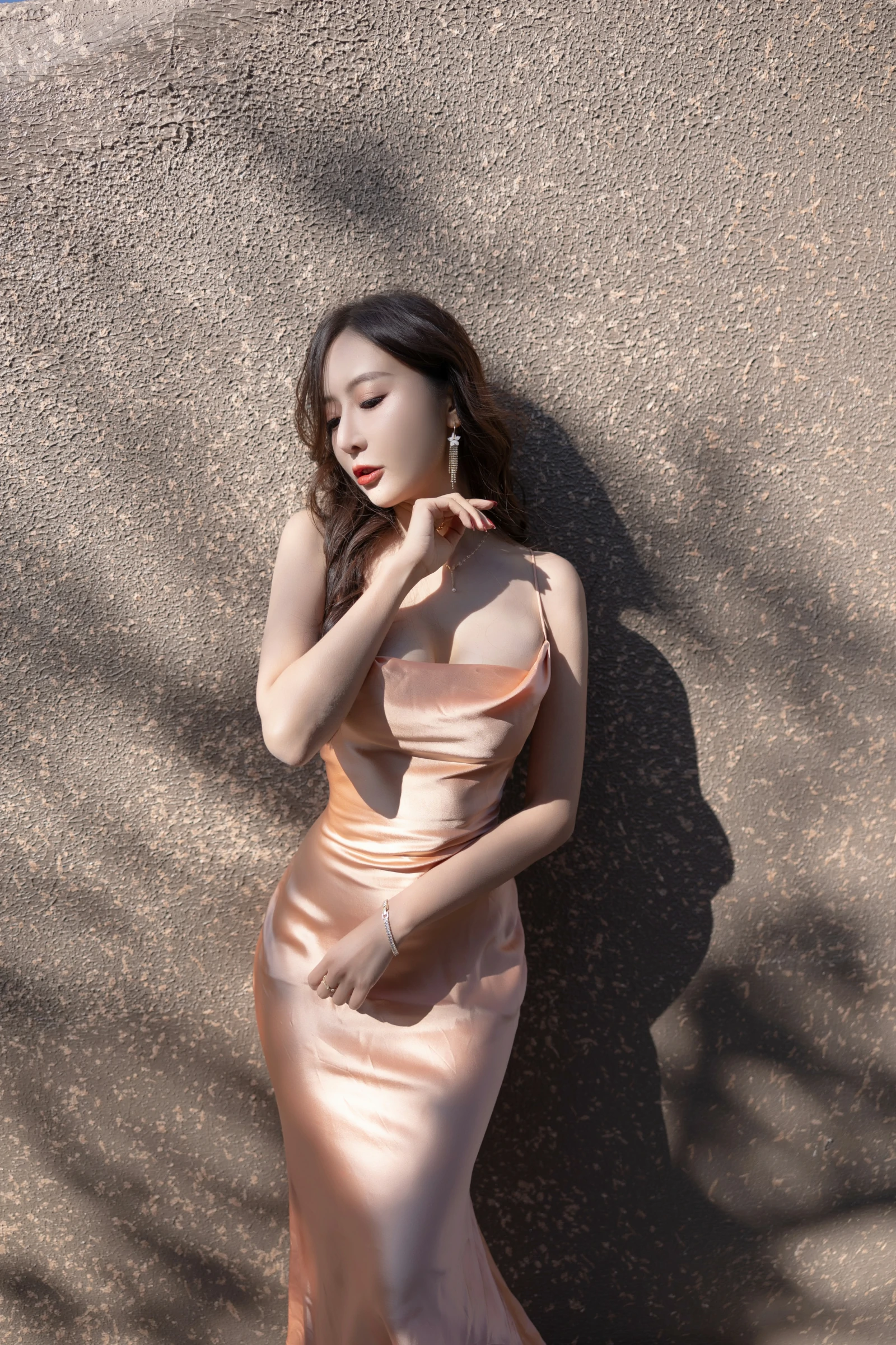 [秀人付费] 王馨瑶Yanni 诱人私拍福利 大红花透视 第 64 张