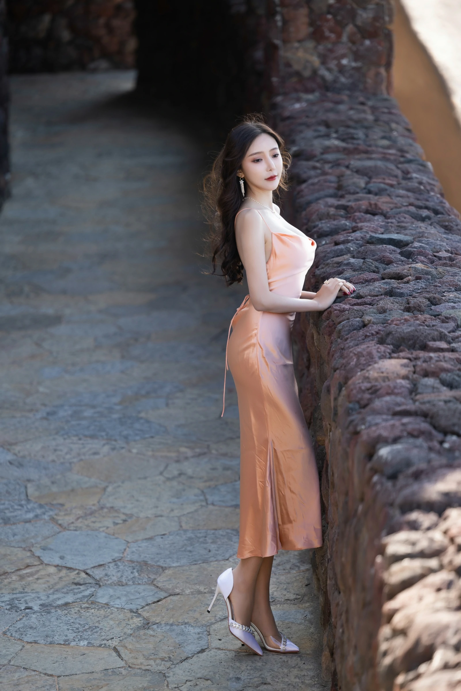 [秀人付费] 王馨瑶Yanni 诱人私拍福利 大红花透视 第 70 张