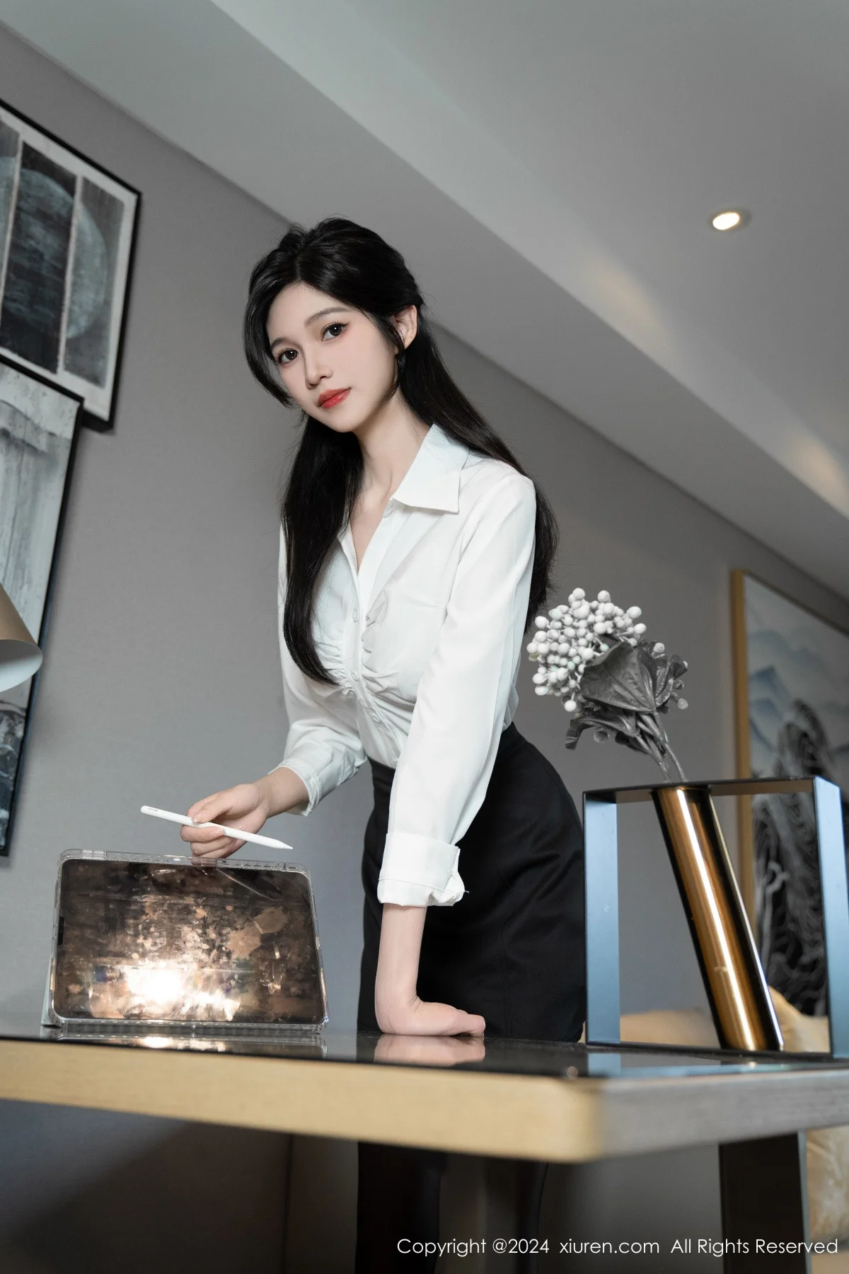 程程程性感OL服饰露紫色内衣配黑丝袜秀苗条身材迷人写真 第 22 张