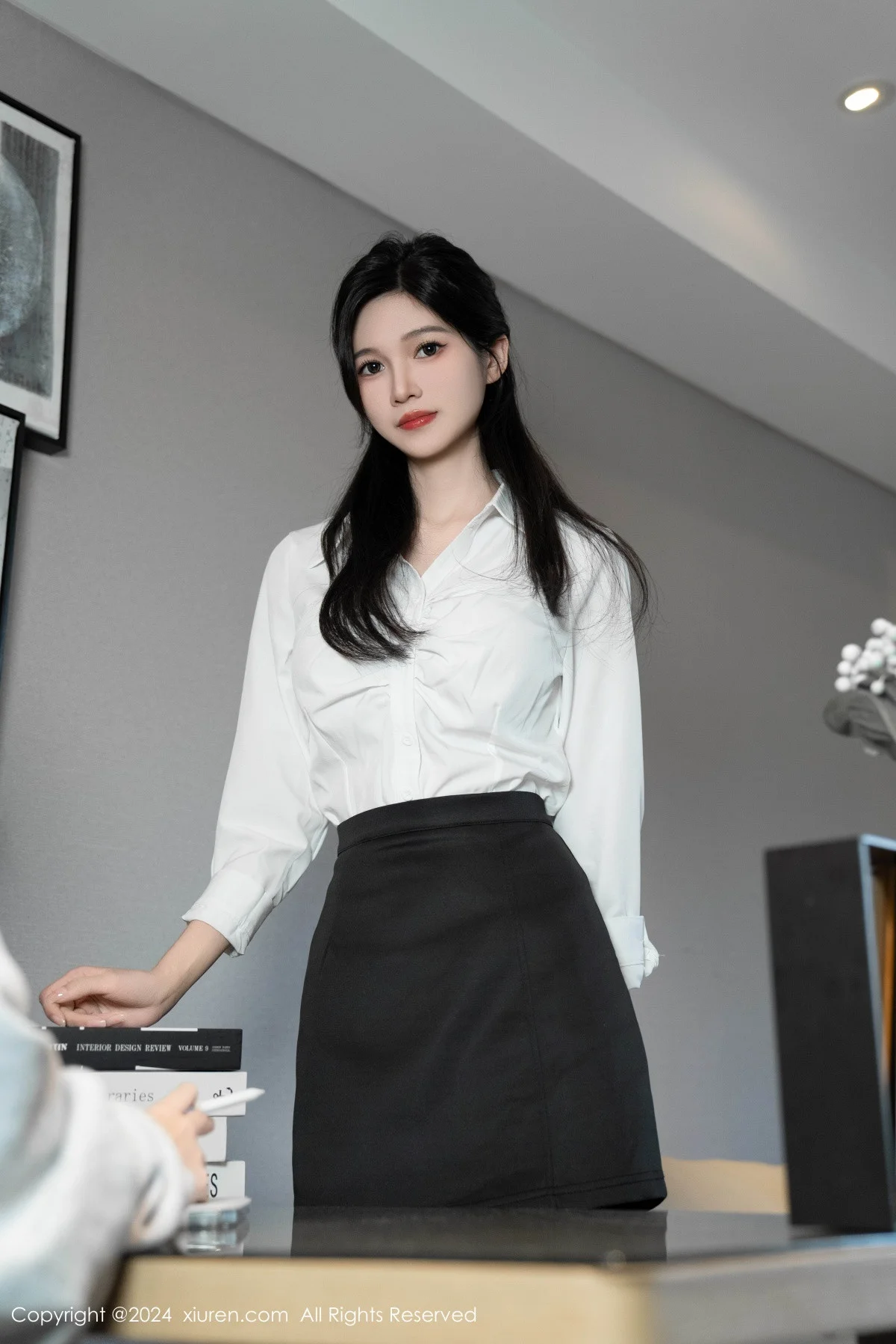 程程程性感OL服饰露紫色内衣配黑丝袜秀苗条身材迷人写真 第 25 张
