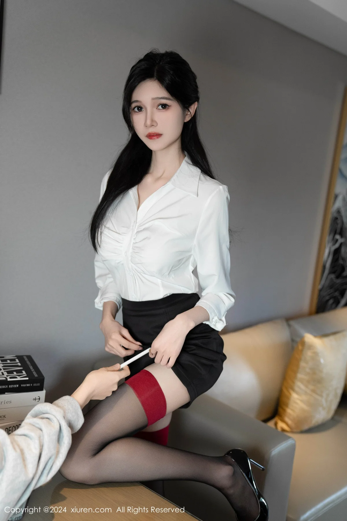 程程程性感OL服饰露紫色内衣配黑丝袜秀苗条身材迷人写真 第 32 张