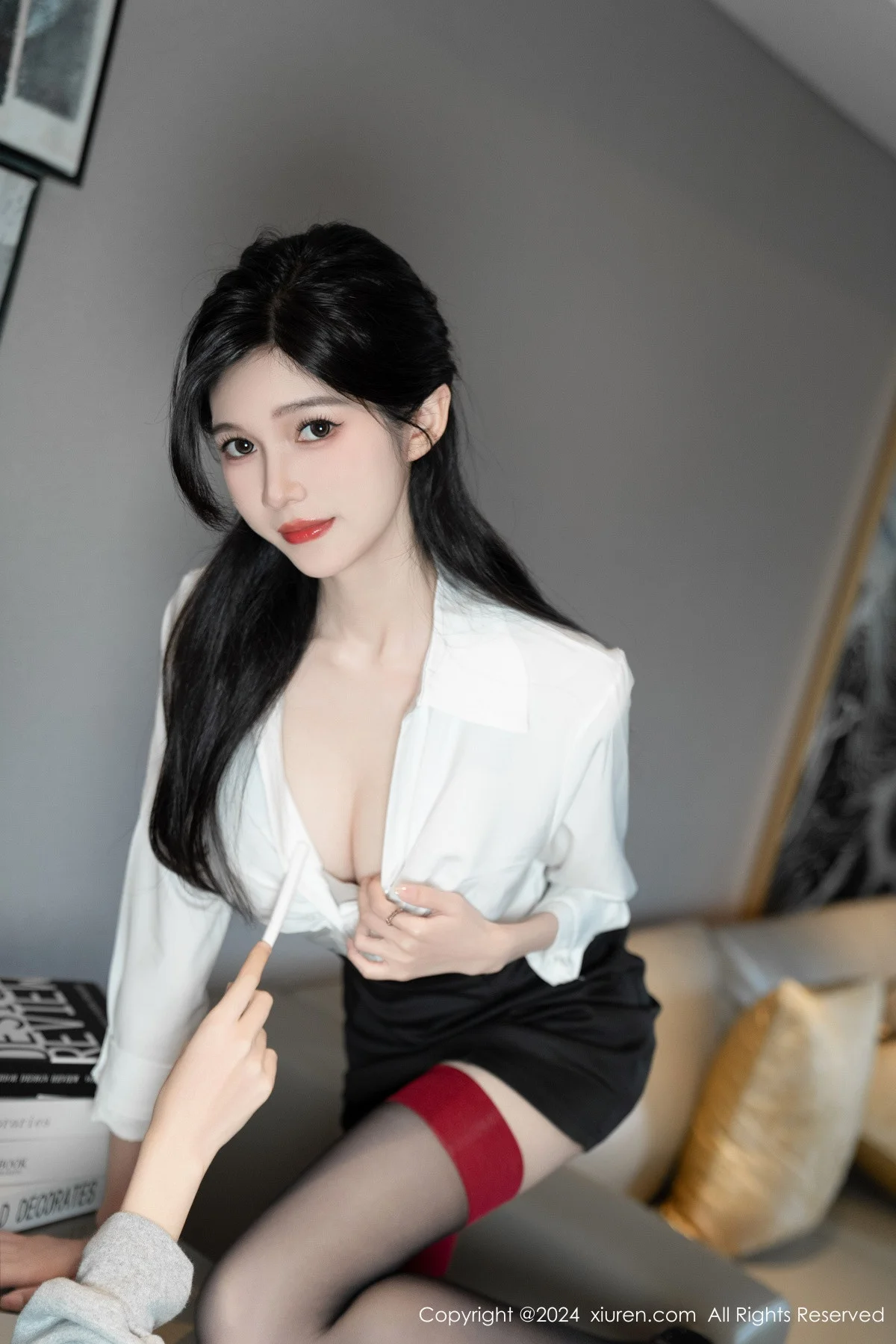 程程程性感OL服饰露紫色内衣配黑丝袜秀苗条身材迷人写真 第 38 张