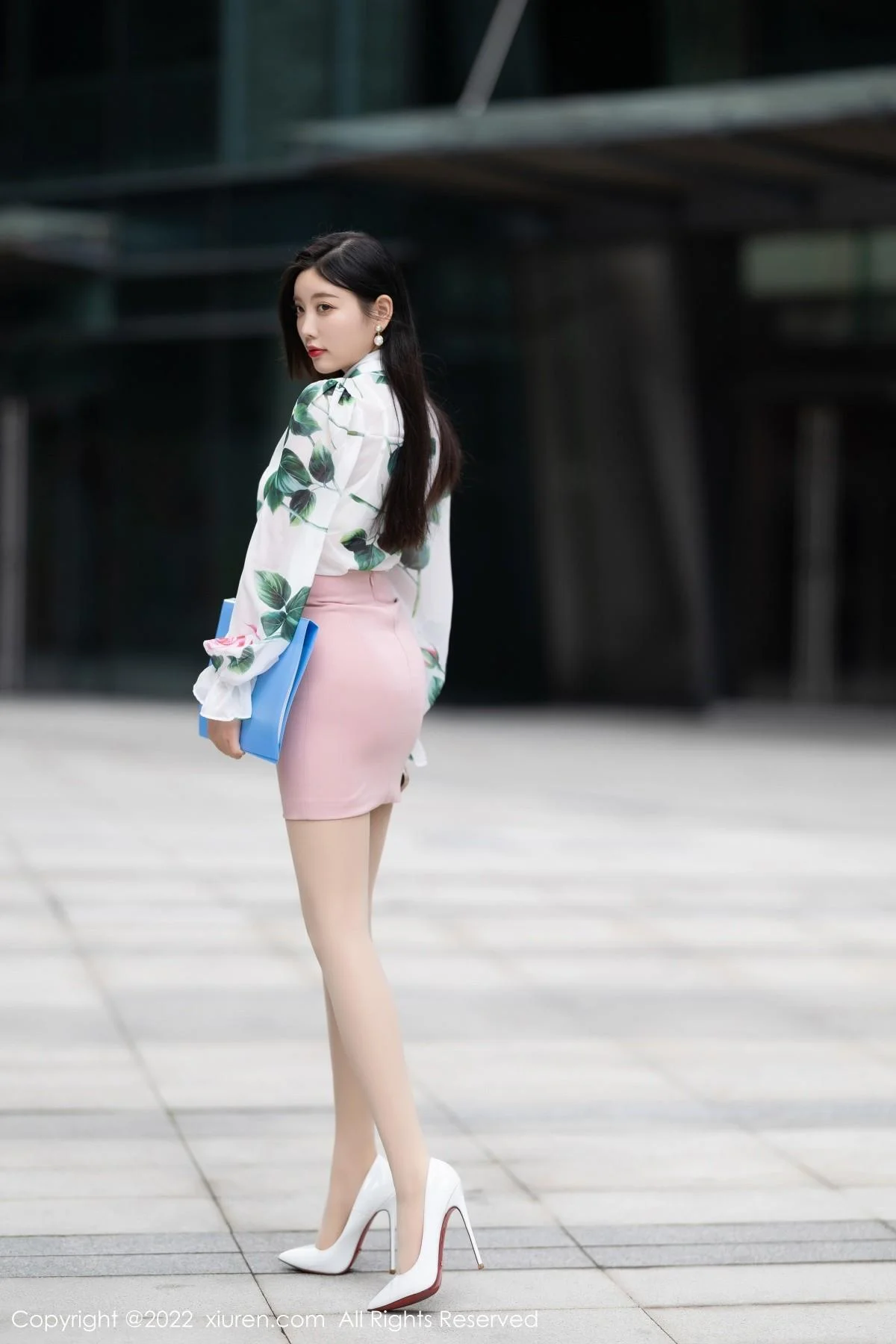 杨晨晨Yome都市丽人系列私房半脱露超薄肉丝完美绝美写真 第 14 张