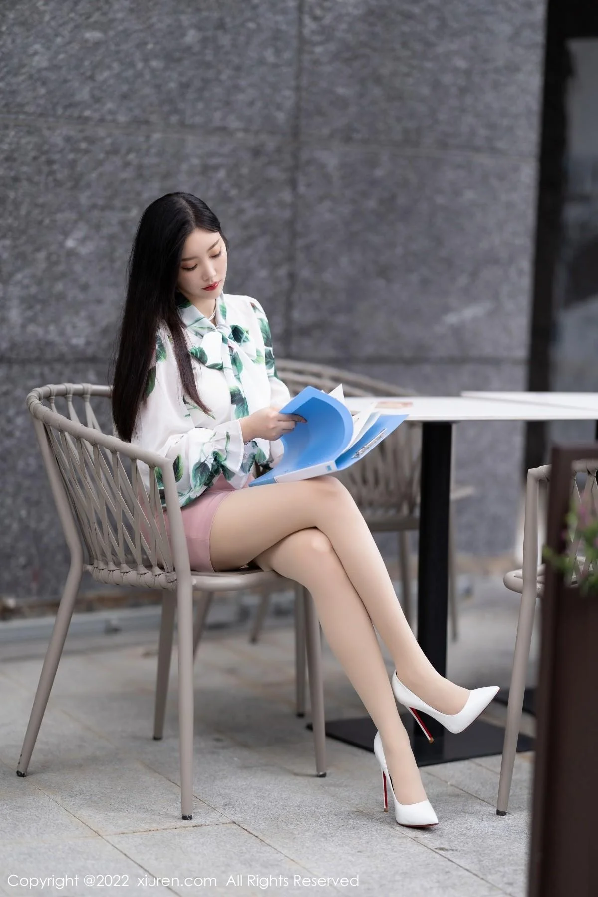 杨晨晨Yome都市丽人系列私房半脱露超薄肉丝完美绝美写真 第 16 张