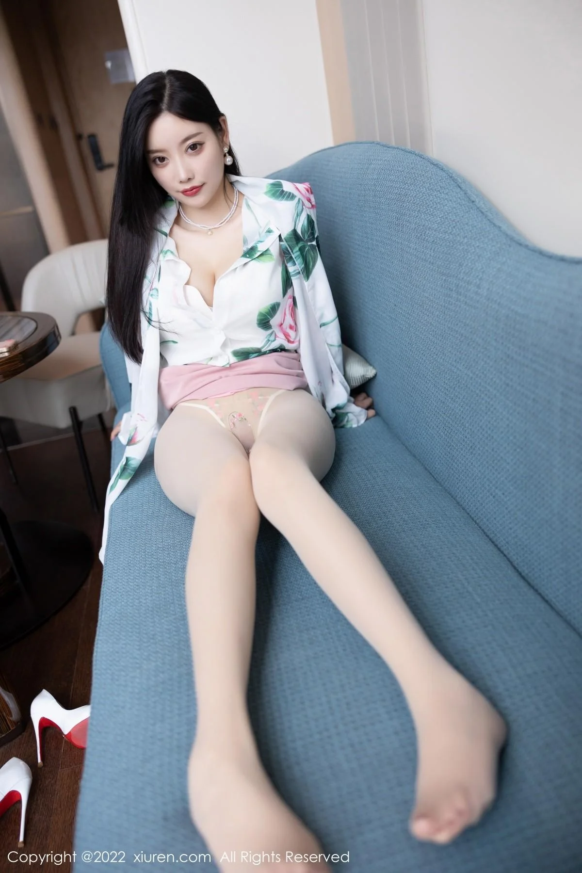 杨晨晨Yome都市丽人系列私房半脱露超薄肉丝完美绝美写真 第 42 张