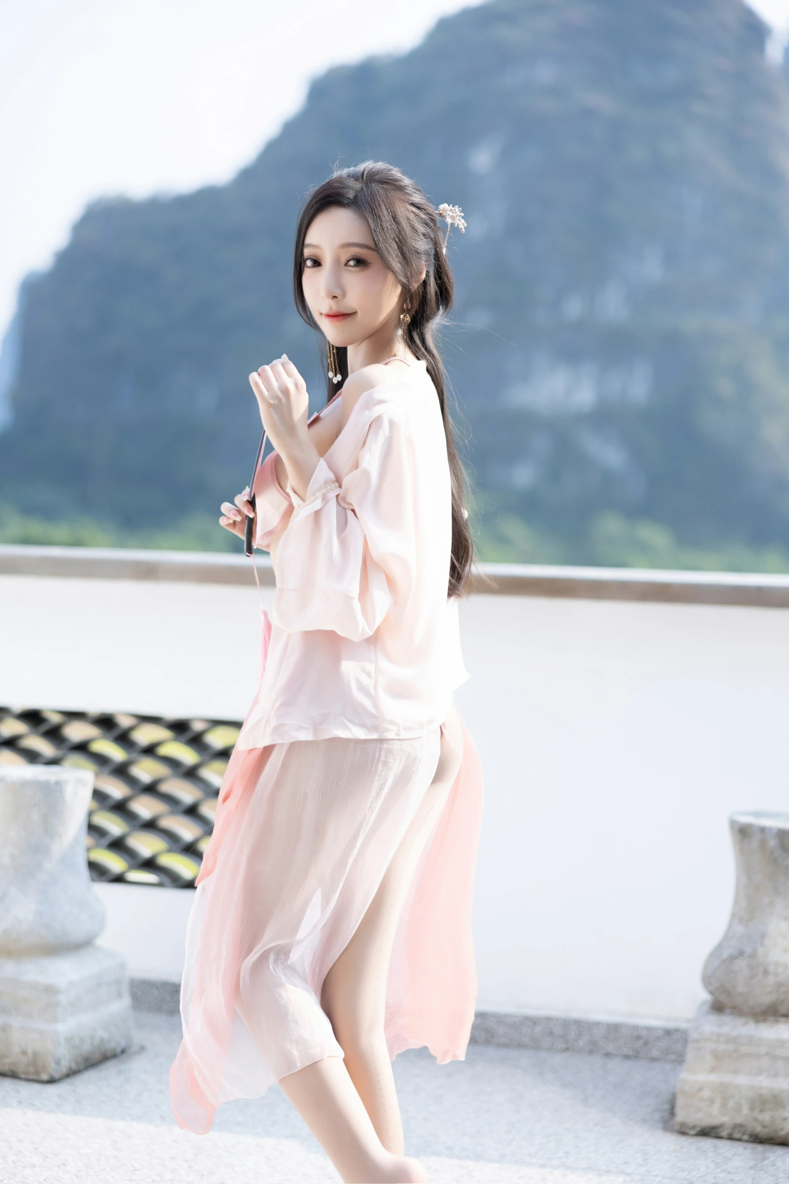 [秀人付费] 王馨瑶Yanni 诱人私拍福利 粉色古装情趣 第 10 张