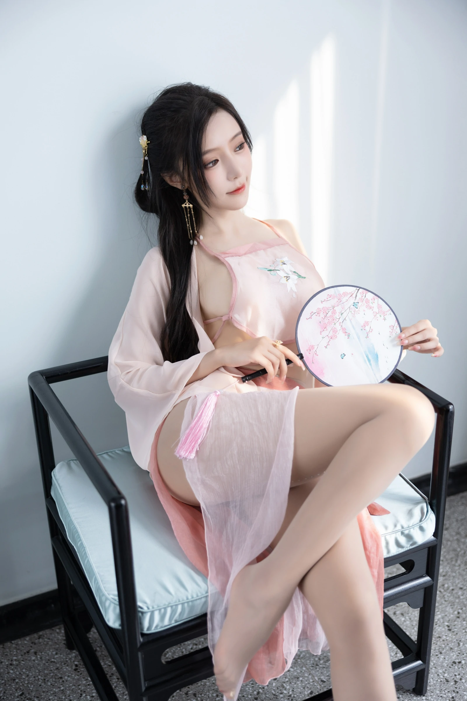 [秀人付费] 王馨瑶Yanni 诱人私拍福利 粉色古装情趣 第 15 张