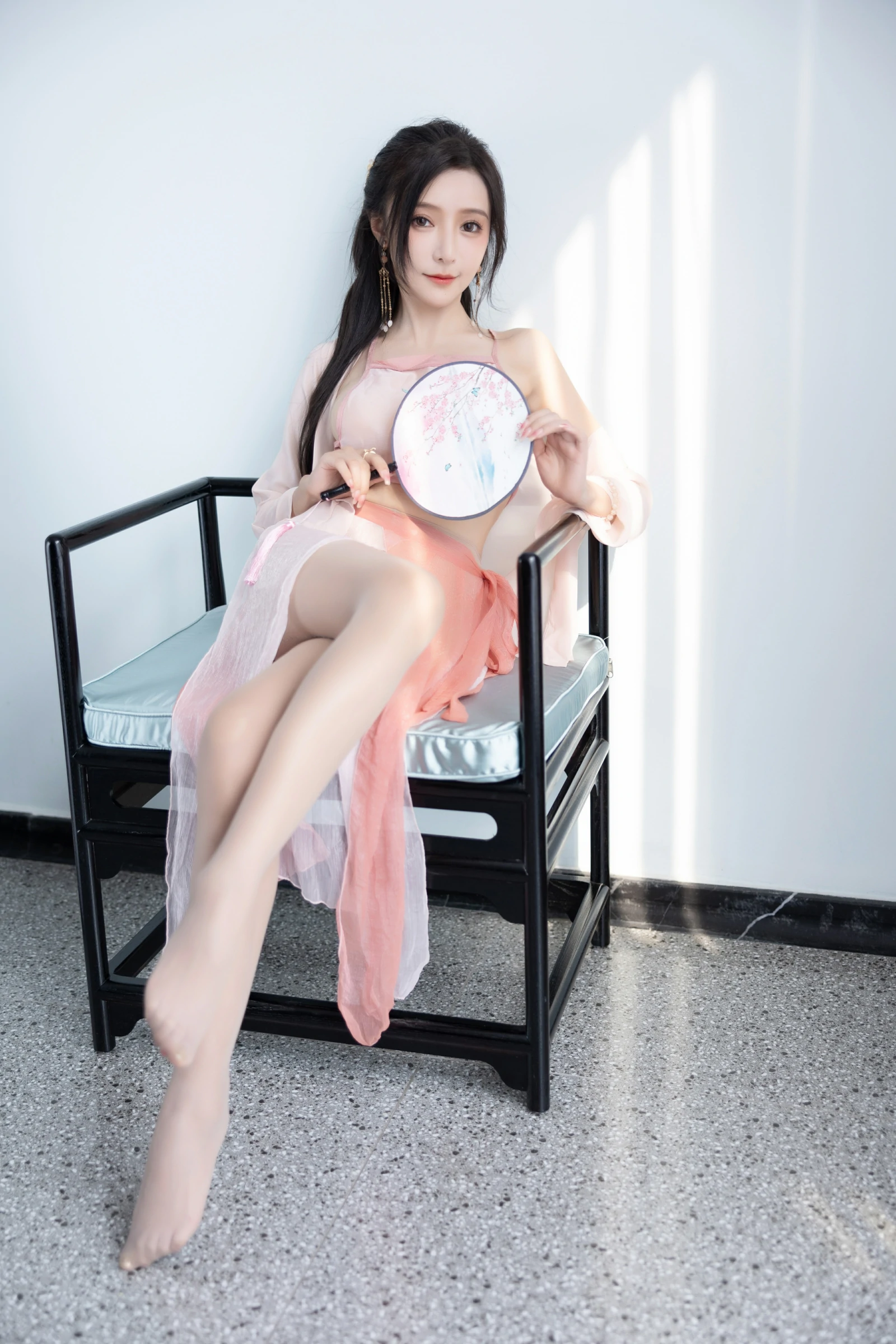 [秀人付费] 王馨瑶Yanni 诱人私拍福利 粉色古装情趣 第 16 张