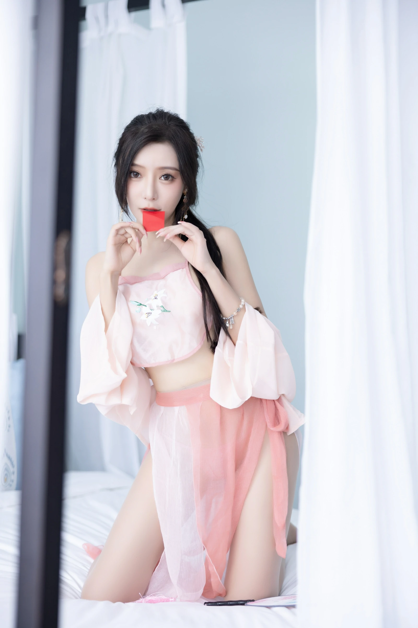 [秀人付费] 王馨瑶Yanni 诱人私拍福利 粉色古装情趣 第 41 张