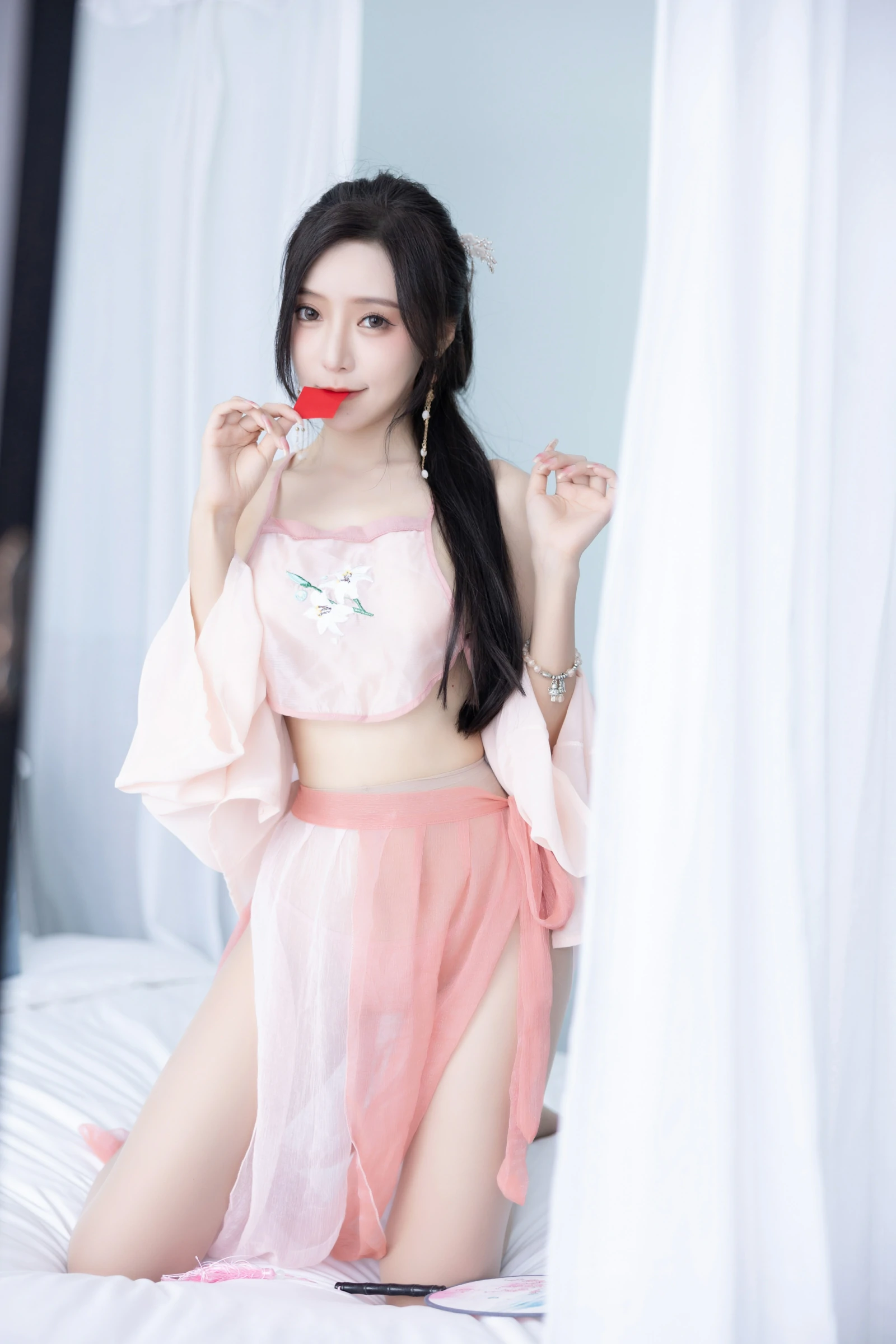 [秀人付费] 王馨瑶Yanni 诱人私拍福利 粉色古装情趣 第 42 张