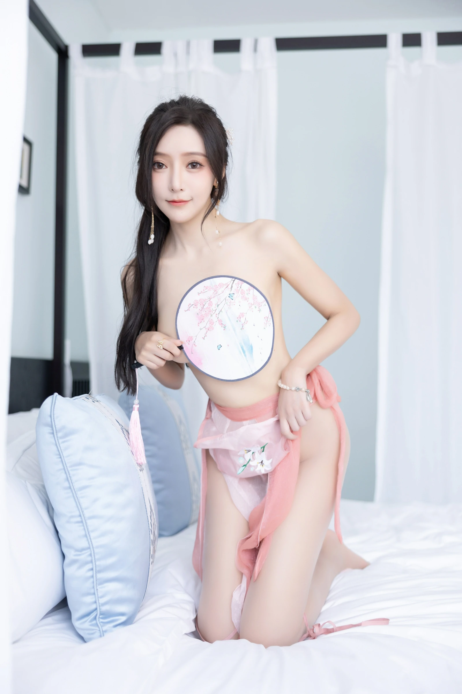 [秀人付费] 王馨瑶Yanni 诱人私拍福利 粉色古装情趣 第 57 张