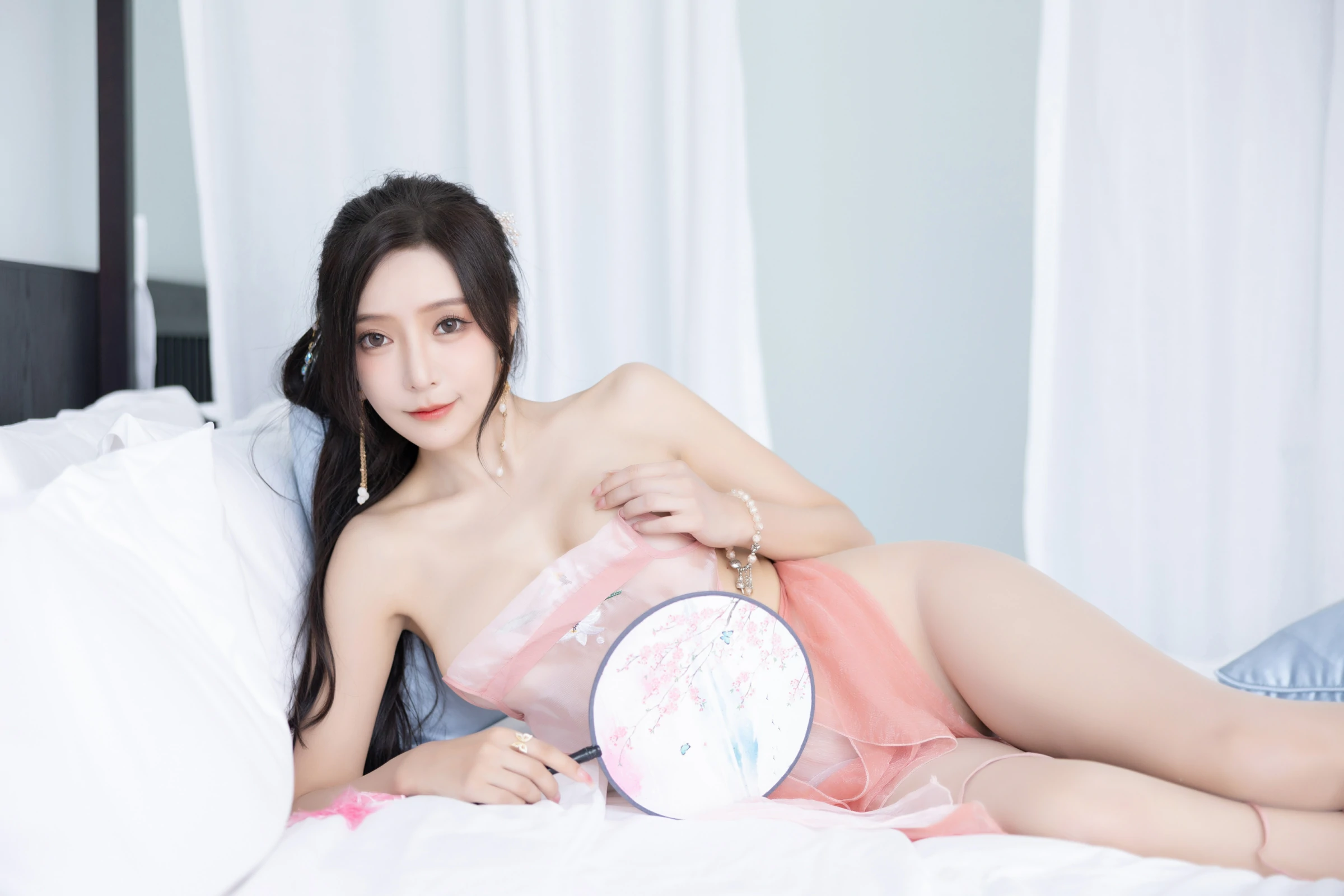 [秀人付费] 王馨瑶Yanni 诱人私拍福利 粉色古装情趣 第 59 张