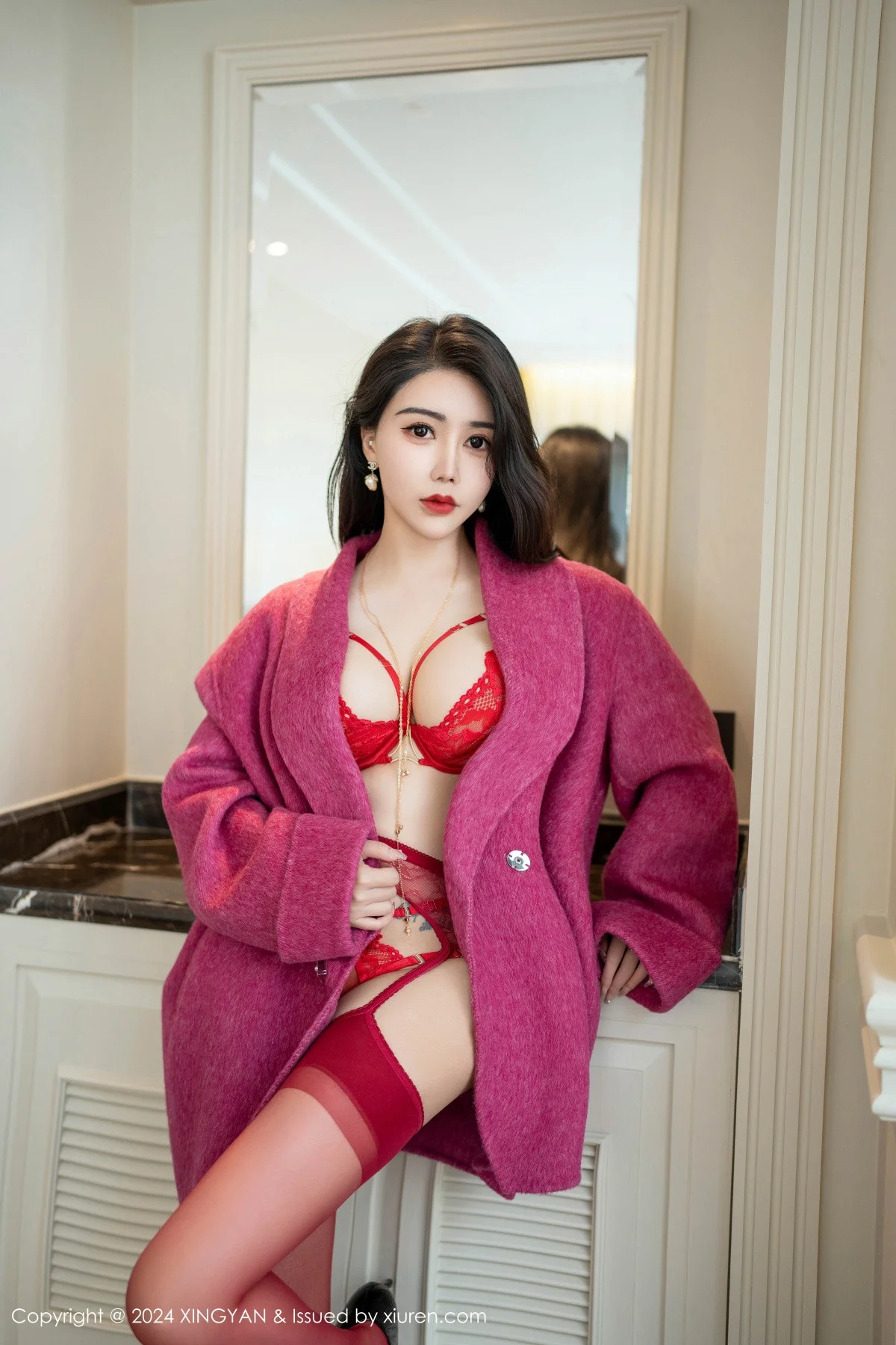 李若汐性感红色蕾丝内衣配红丝吊袜秀惹火身材绝美写真 第 1 张