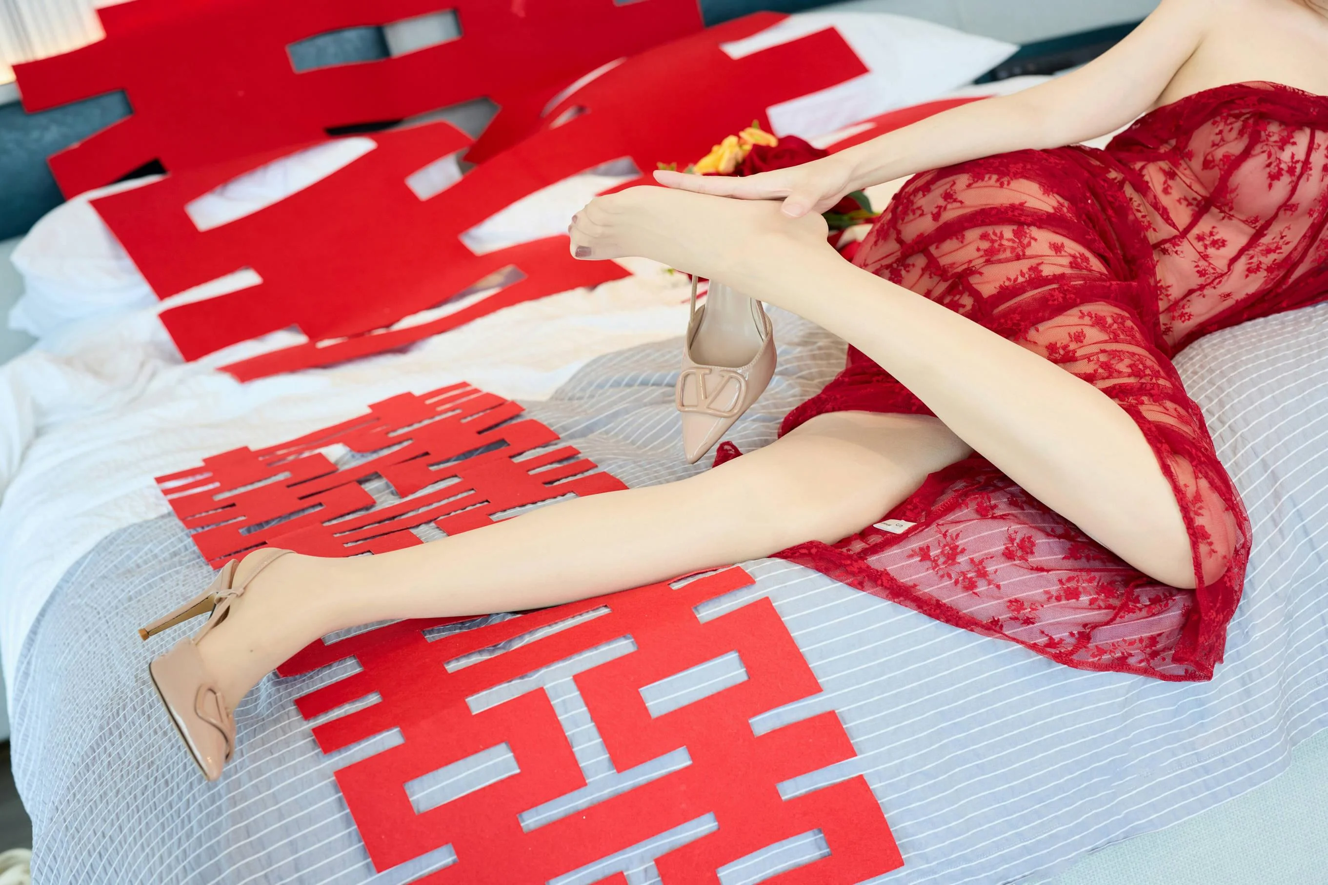 [秀人付费] 尹甜甜 诱人私拍福利 出嫁 第 90 张