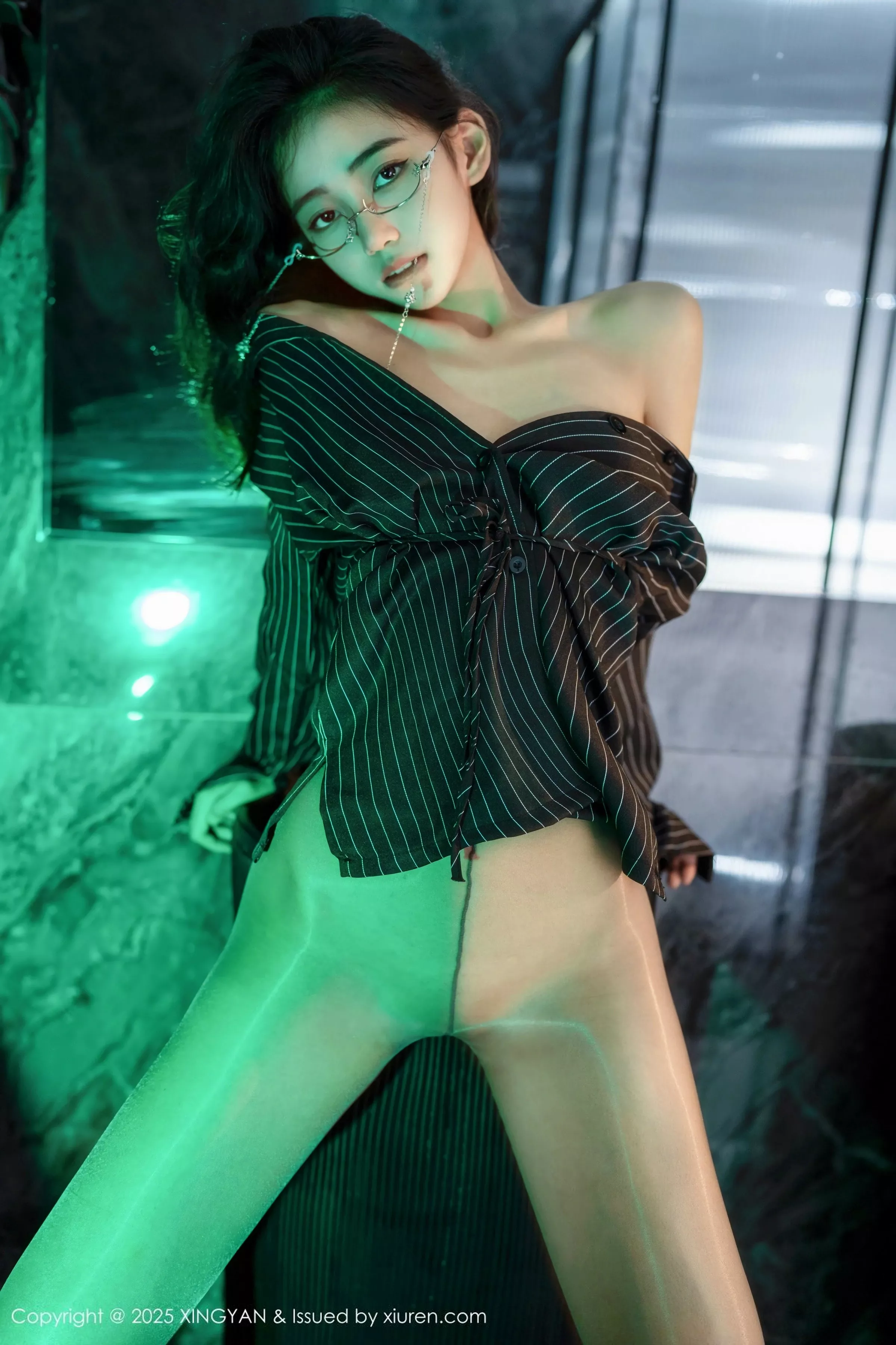 时安安性感黑色衬衫配超薄无内黑丝秀柔美身姿绝美写真 第 28 张