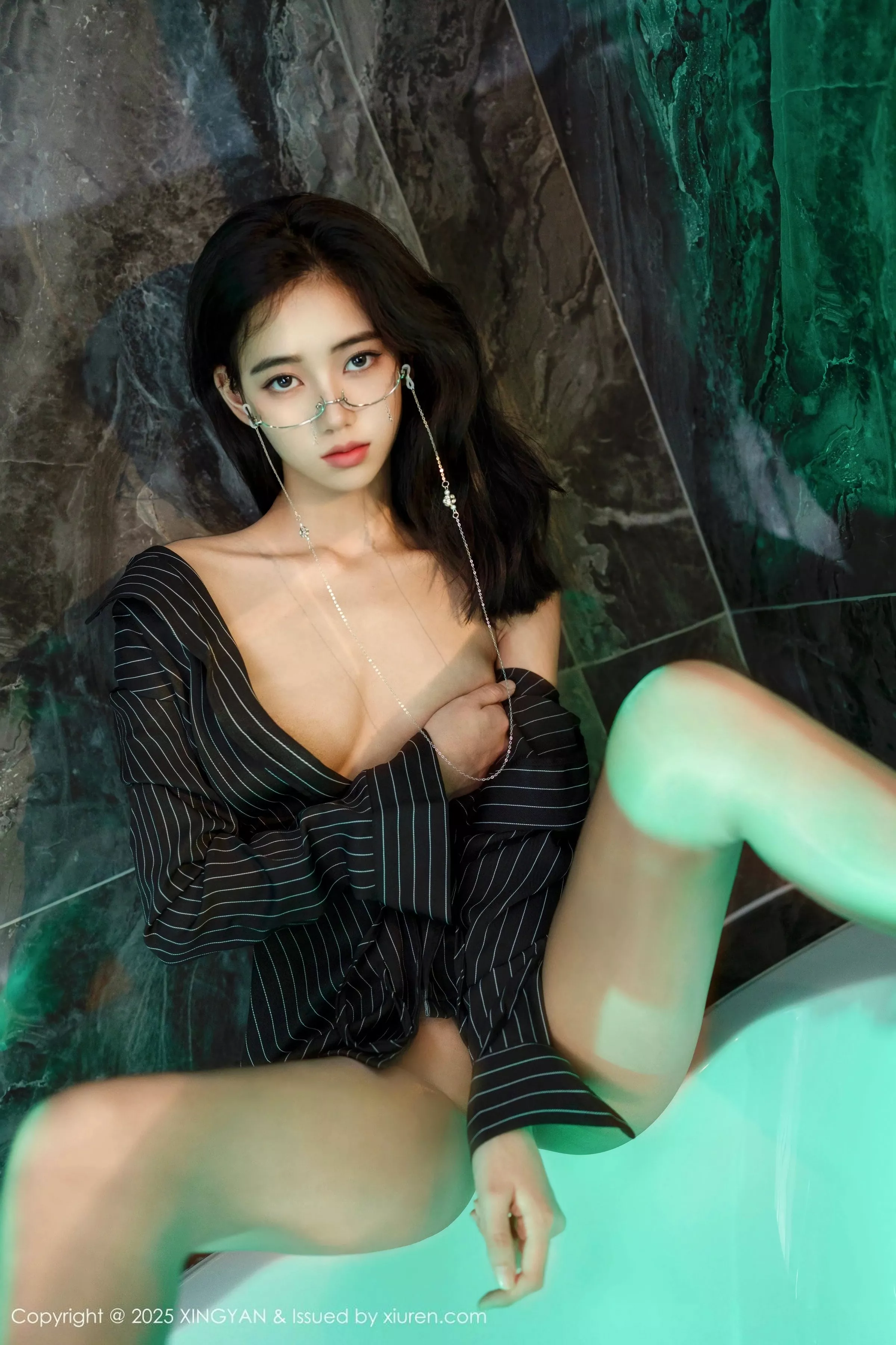 时安安性感黑色衬衫配超薄无内黑丝秀柔美身姿绝美写真 第 61 张