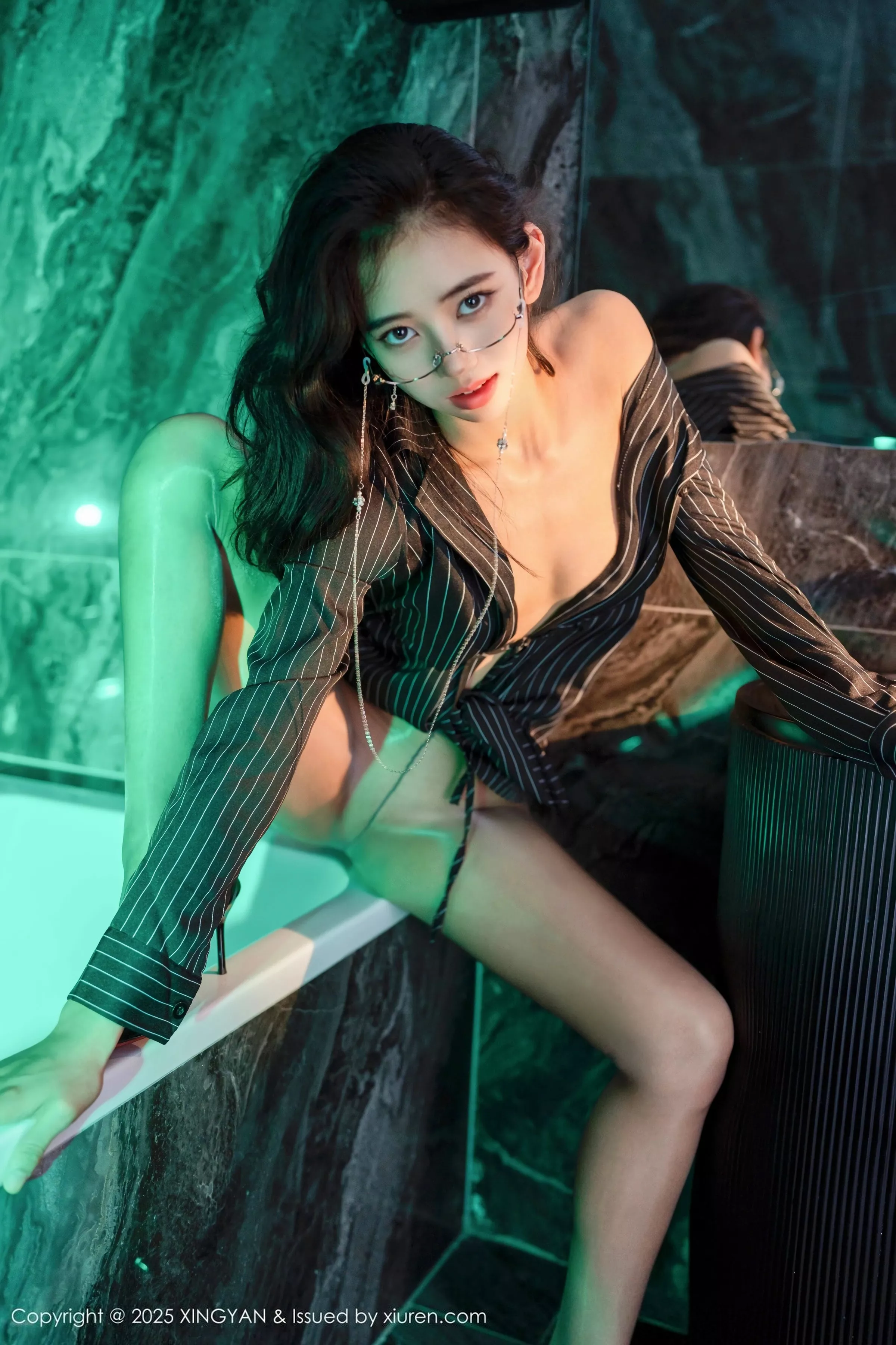 时安安性感黑色衬衫配超薄无内黑丝秀柔美身姿绝美写真 第 86 张