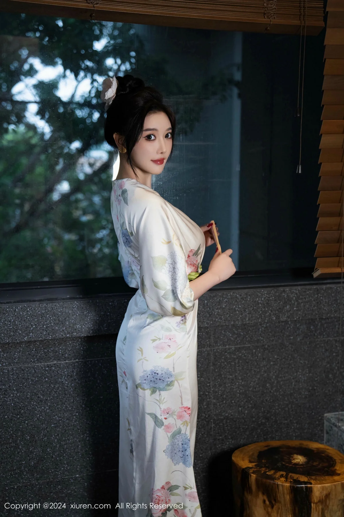 杨晨晨Yome白色连衣裙+红色蕾丝情趣内衣秀丰腴身材绝美写真 第 14 张