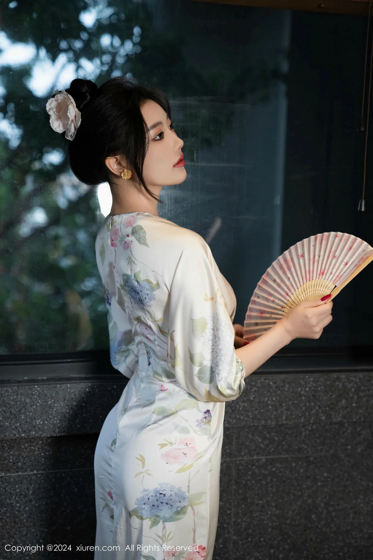 杨晨晨Yome白色连衣裙+红色蕾丝情趣内衣秀丰腴身材绝美写真 第 18 张