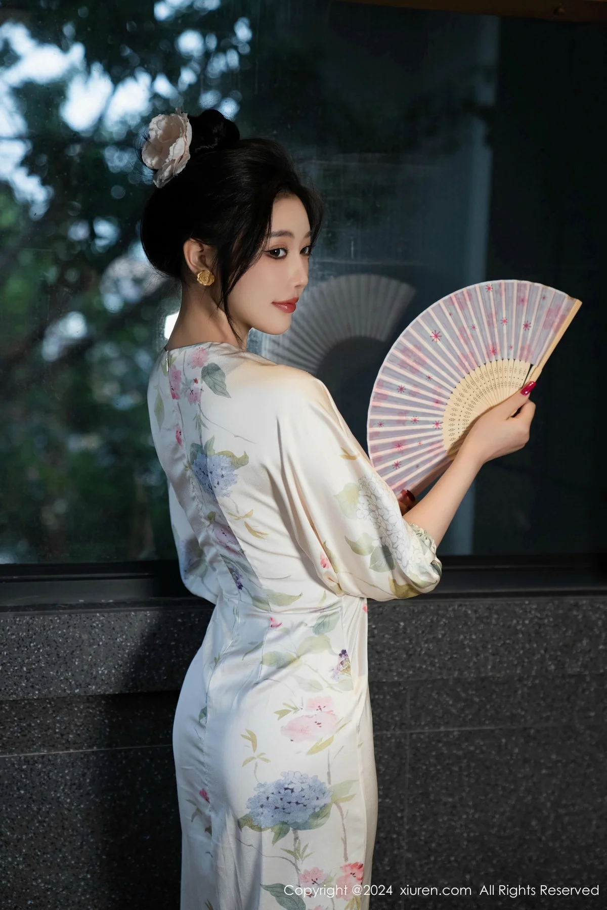 杨晨晨Yome白色连衣裙+红色蕾丝情趣内衣秀丰腴身材绝美写真 第 20 张