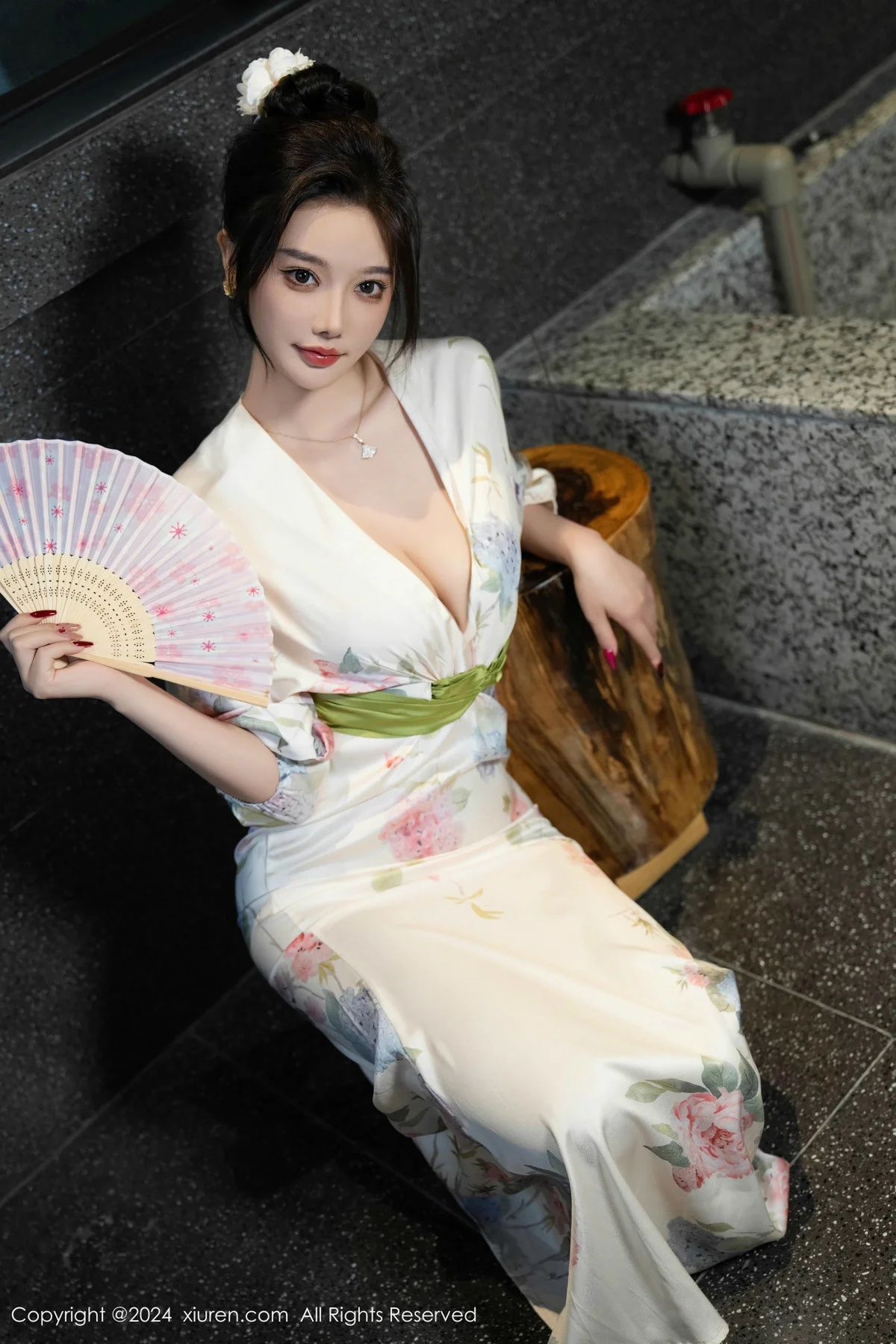 杨晨晨Yome白色连衣裙+红色蕾丝情趣内衣秀丰腴身材绝美写真 第 47 张