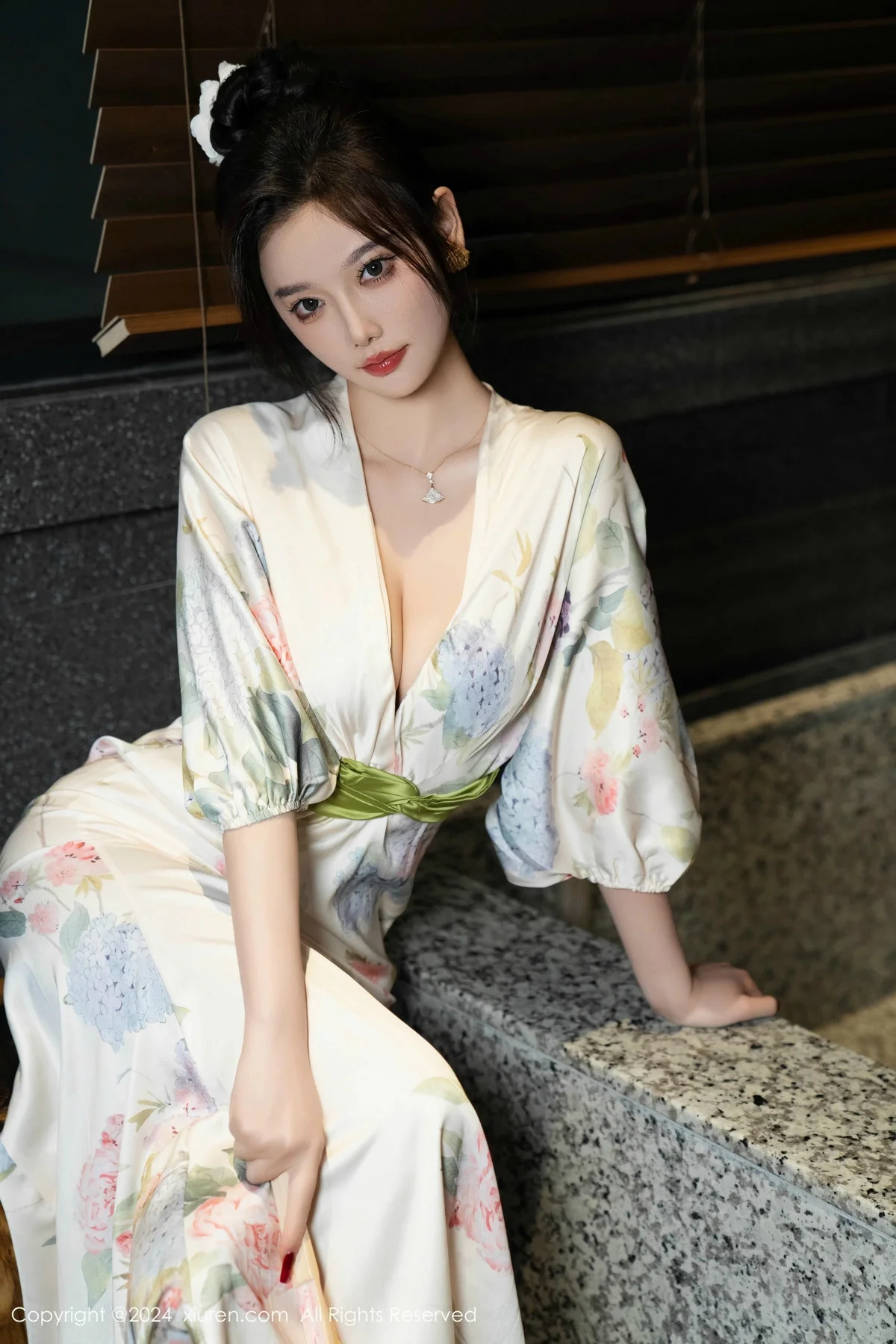 杨晨晨Yome白色连衣裙+红色蕾丝情趣内衣秀丰腴身材绝美写真 第 54 张