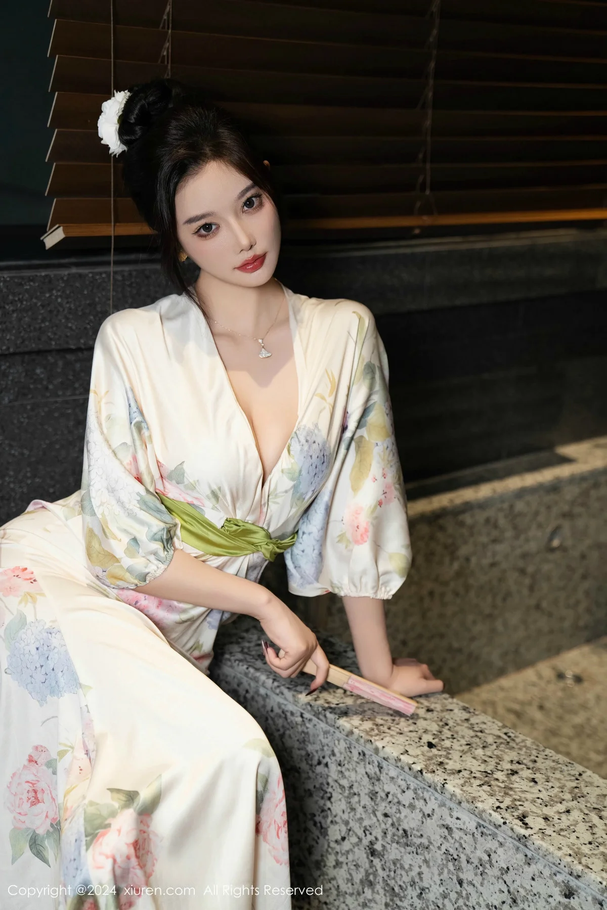 杨晨晨Yome白色连衣裙+红色蕾丝情趣内衣秀丰腴身材绝美写真 第 56 张