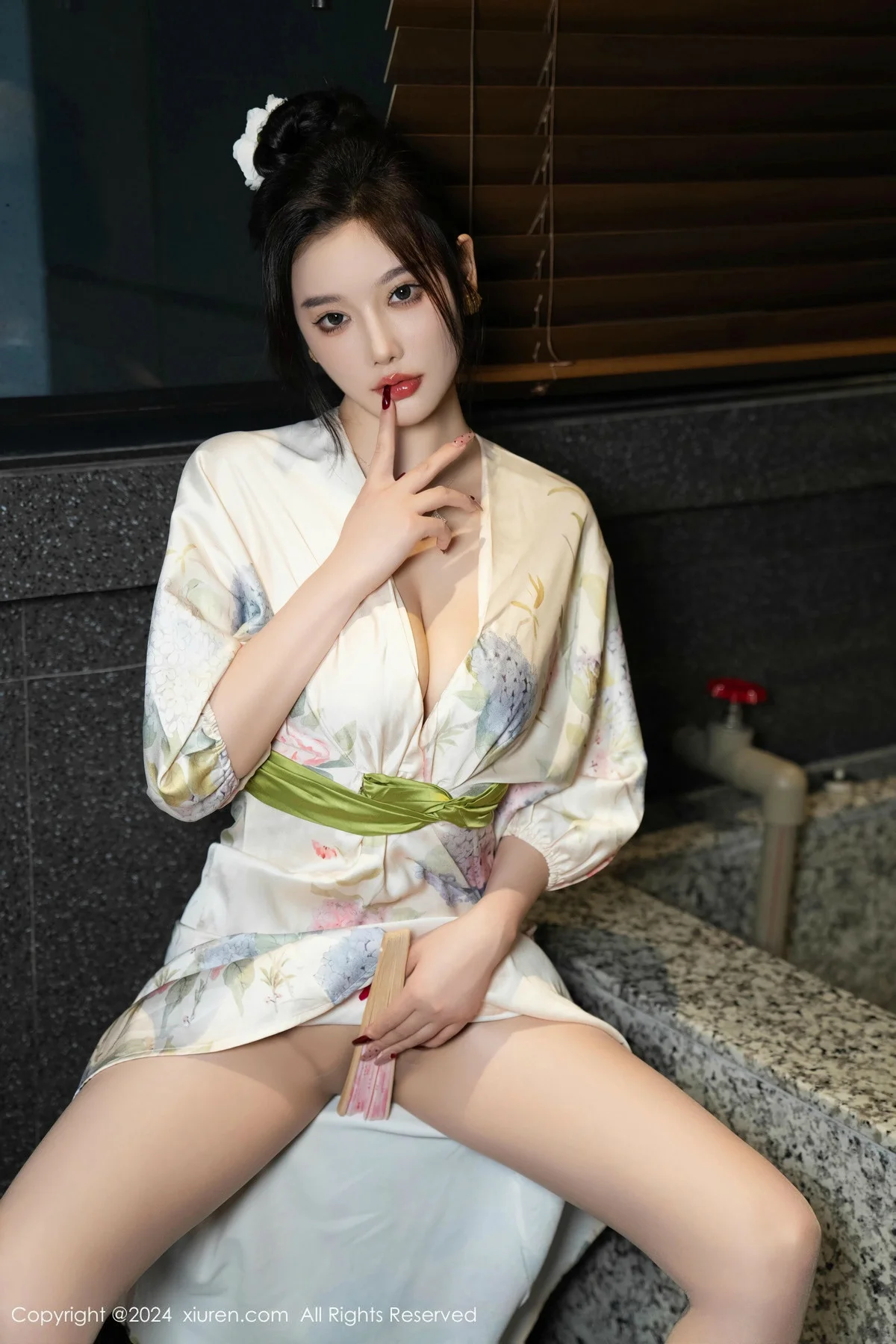 杨晨晨Yome白色连衣裙+红色蕾丝情趣内衣秀丰腴身材绝美写真 第 64 张