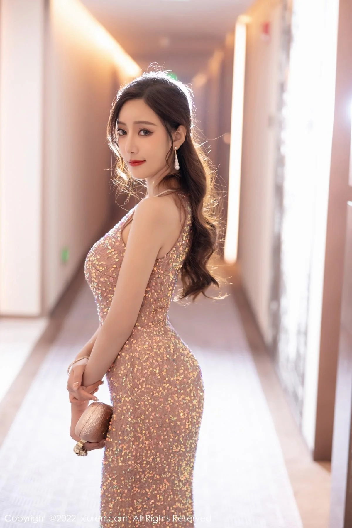 王馨瑶yanni性感闪亮连衣裙配超薄肉丝秀完美身材绝美写真 第 10 张