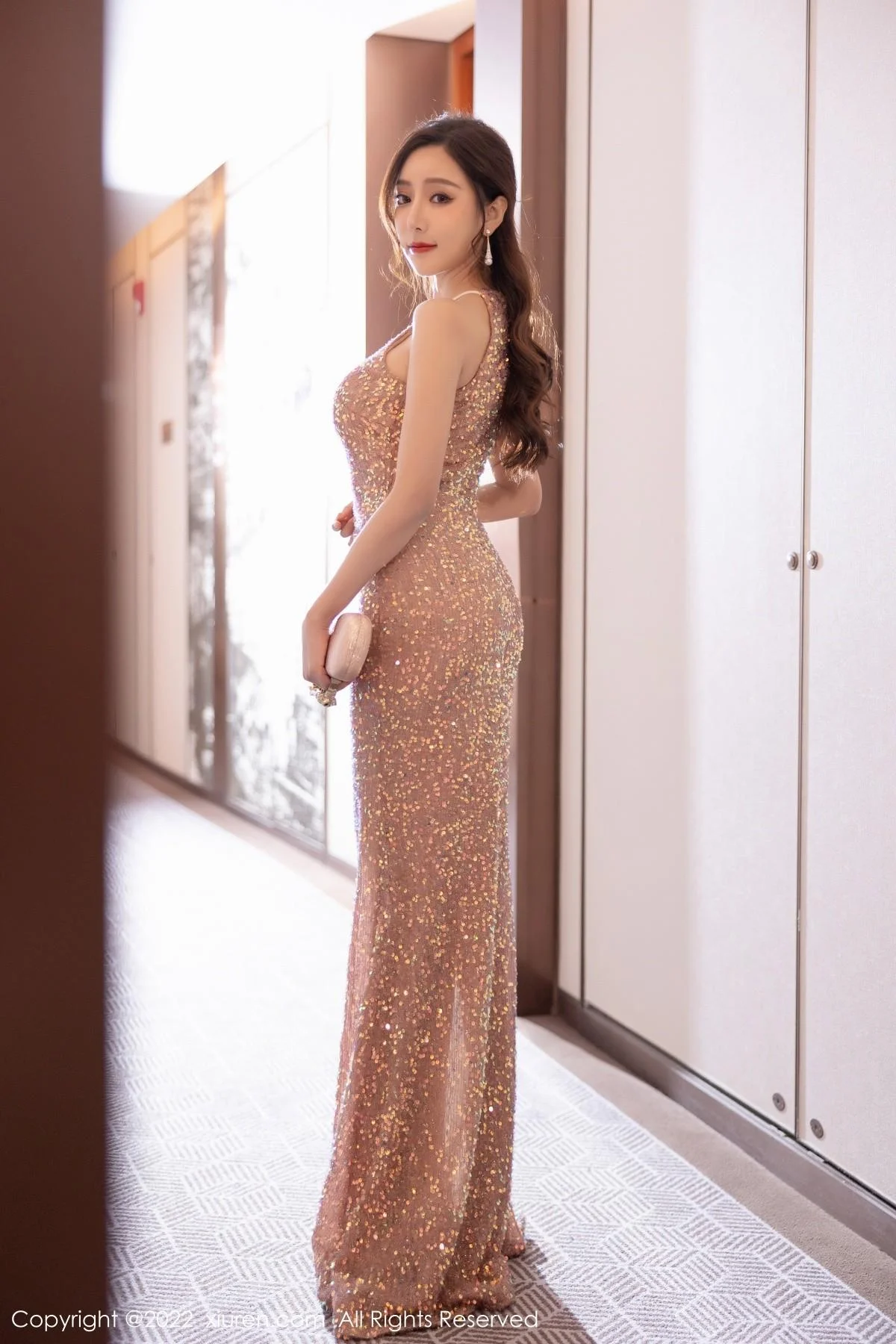 王馨瑶yanni性感闪亮连衣裙配超薄肉丝秀完美身材绝美写真 第 18 张