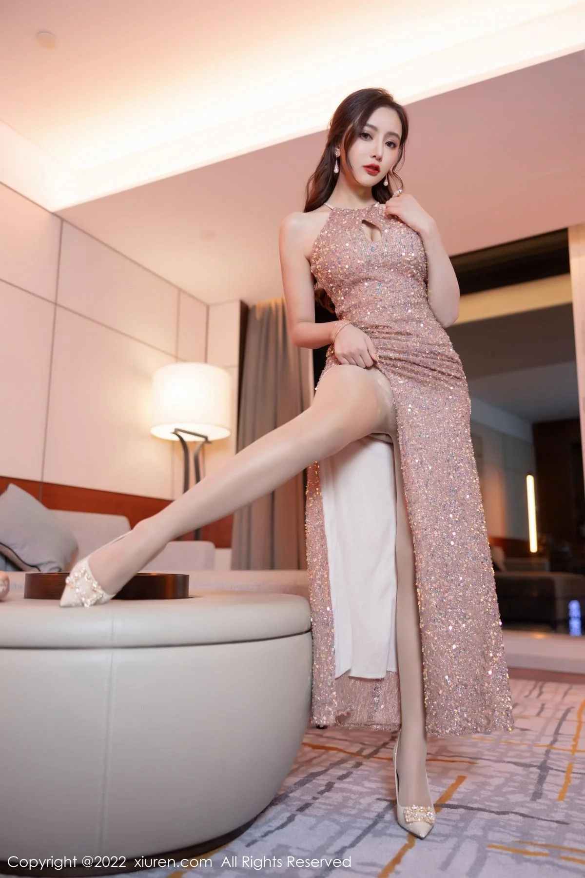 王馨瑶yanni性感闪亮连衣裙配超薄肉丝秀完美身材绝美写真 第 27 张
