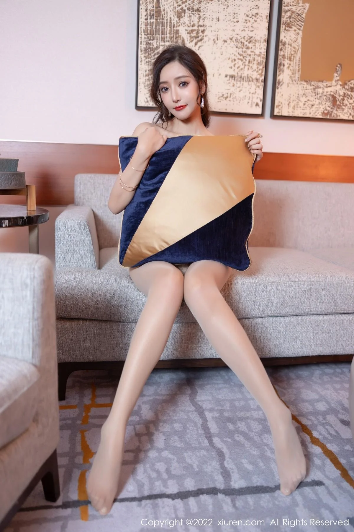 王馨瑶yanni性感闪亮连衣裙配超薄肉丝秀完美身材绝美写真 第 61 张