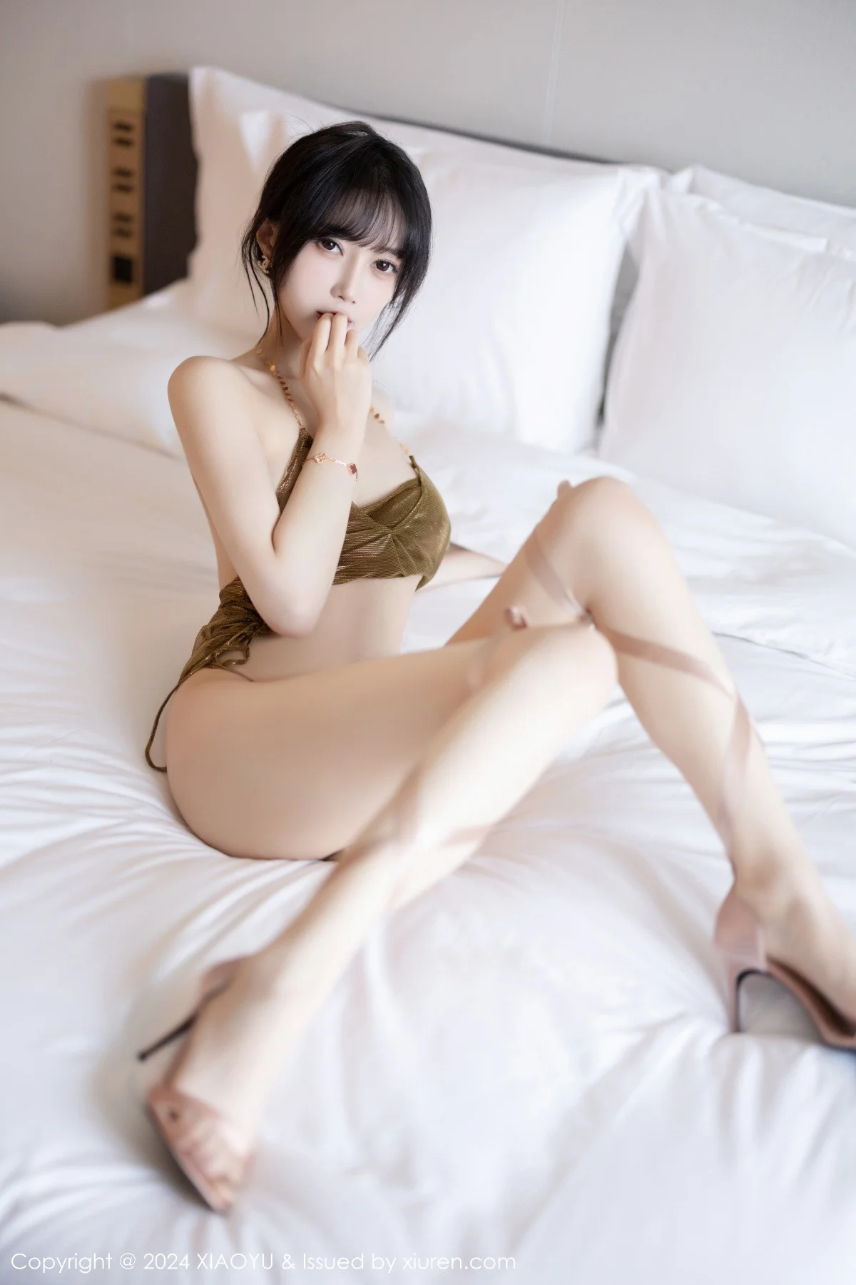玥儿玥er性感白色情趣旗袍配原色丝袜秀曼妙身姿绝美写真 第 153 张