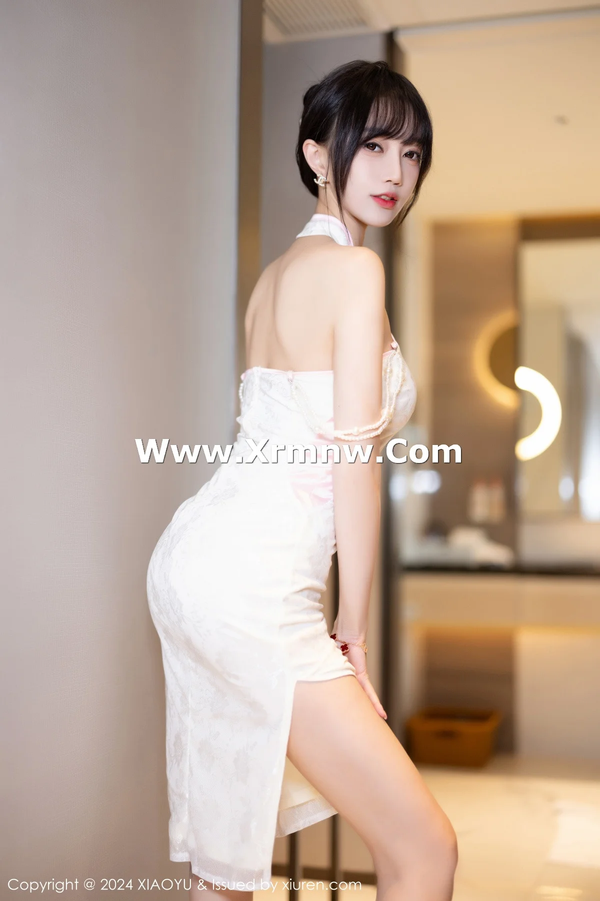 玥儿玥er性感白色情趣旗袍配原色丝袜秀曼妙身姿绝美写真 第 9 张