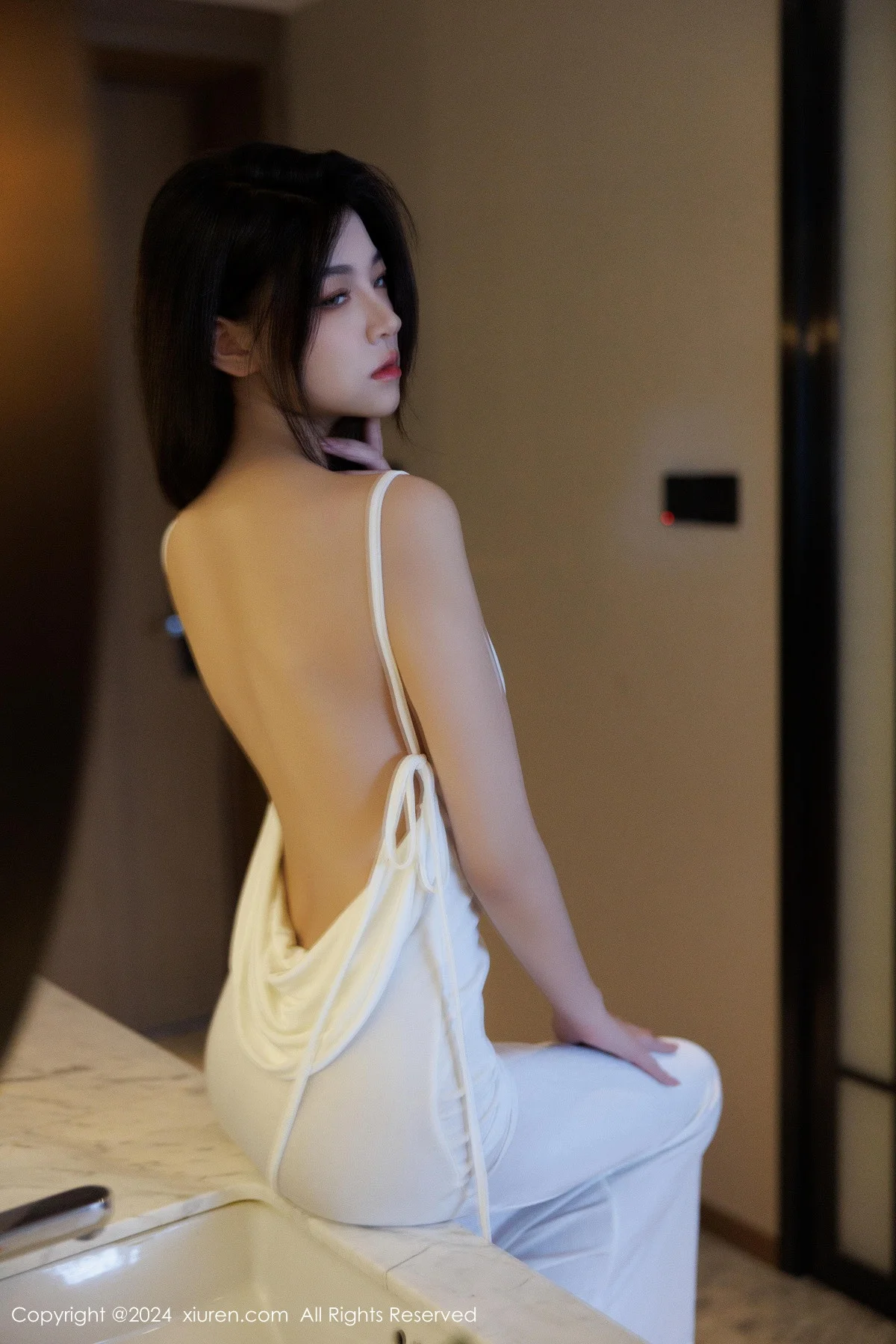 初梦瑶性感白色连衣长裙+黑色蕾丝服饰秀曼妙身姿绝美写真 第 11 张
