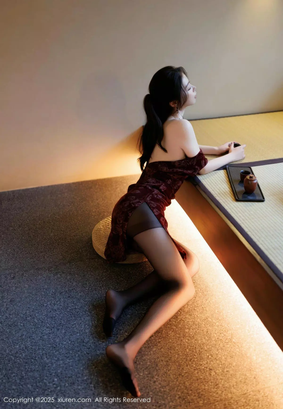 梦心玥红色旗袍露紫色情趣服饰配黑丝袜秀高挑身材绝美写真 第 44 张