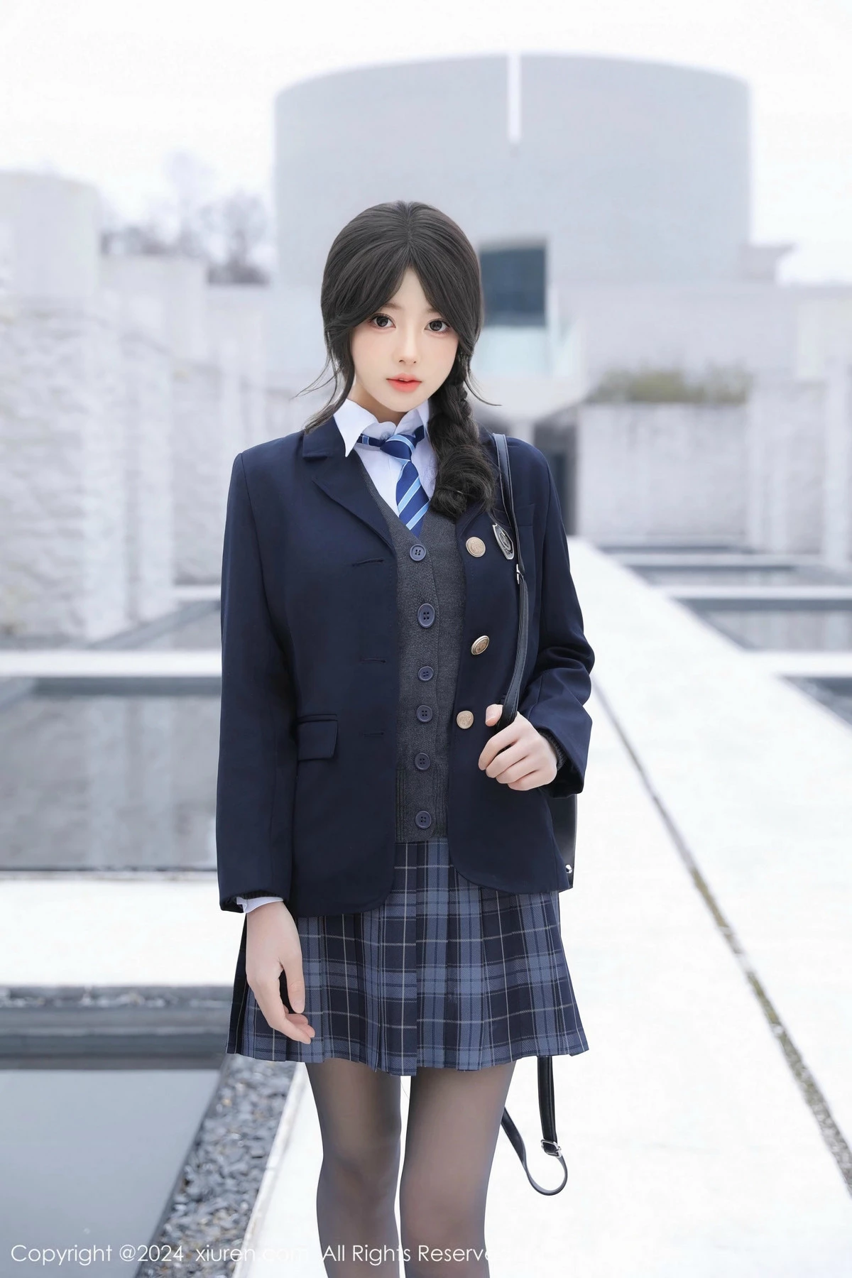 桃妖夭性感学妹制服露白色内衣配黑丝袜秀曼妙身姿绝美写真 第 12 张