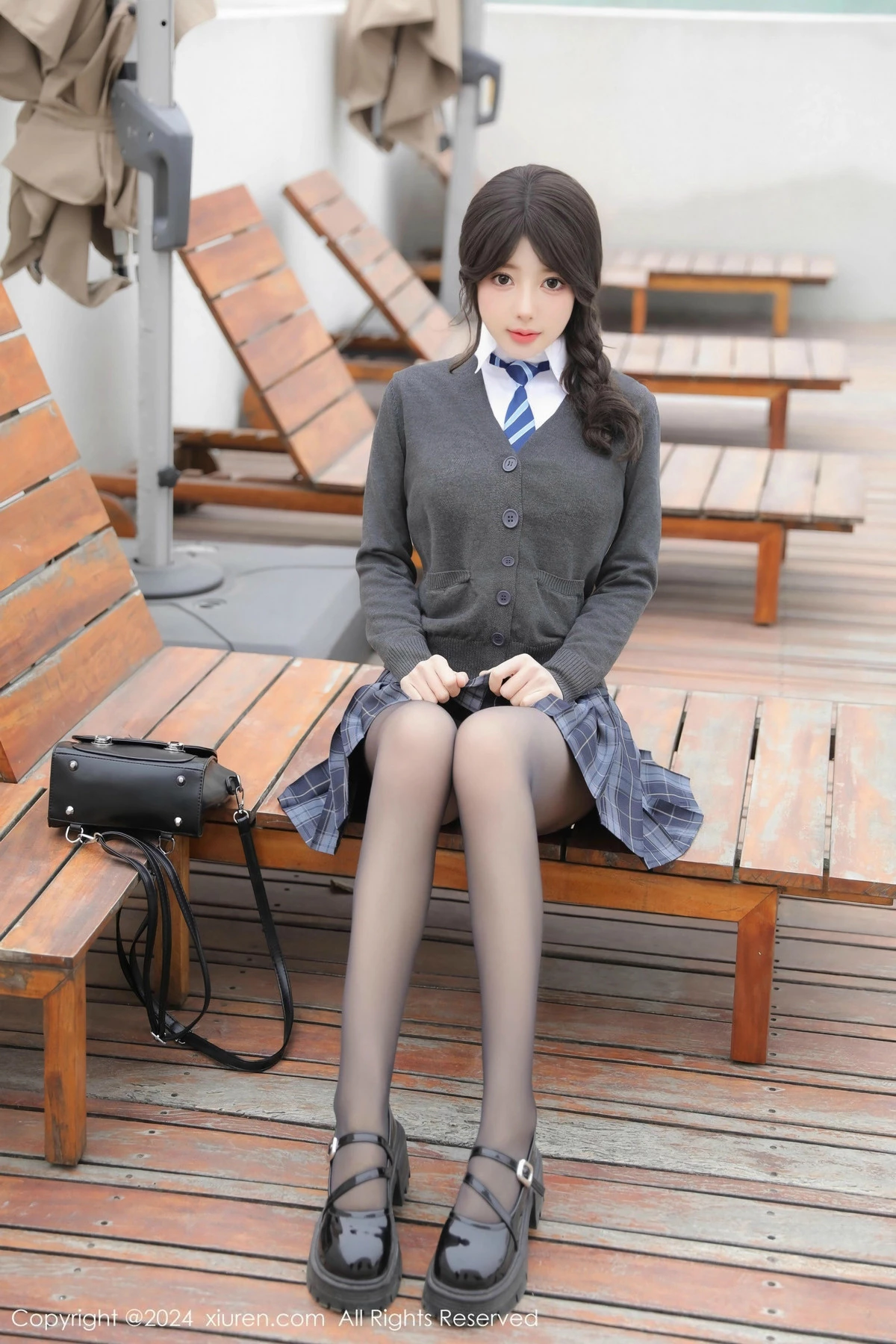 桃妖夭性感学妹制服露白色内衣配黑丝袜秀曼妙身姿绝美写真 第 41 张