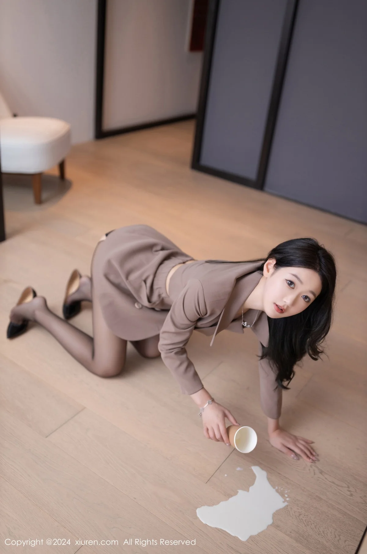 唐安琪性感秘书OL服饰露黑色蕾丝内衣秀曼妙身姿迷人写真 第 30 张