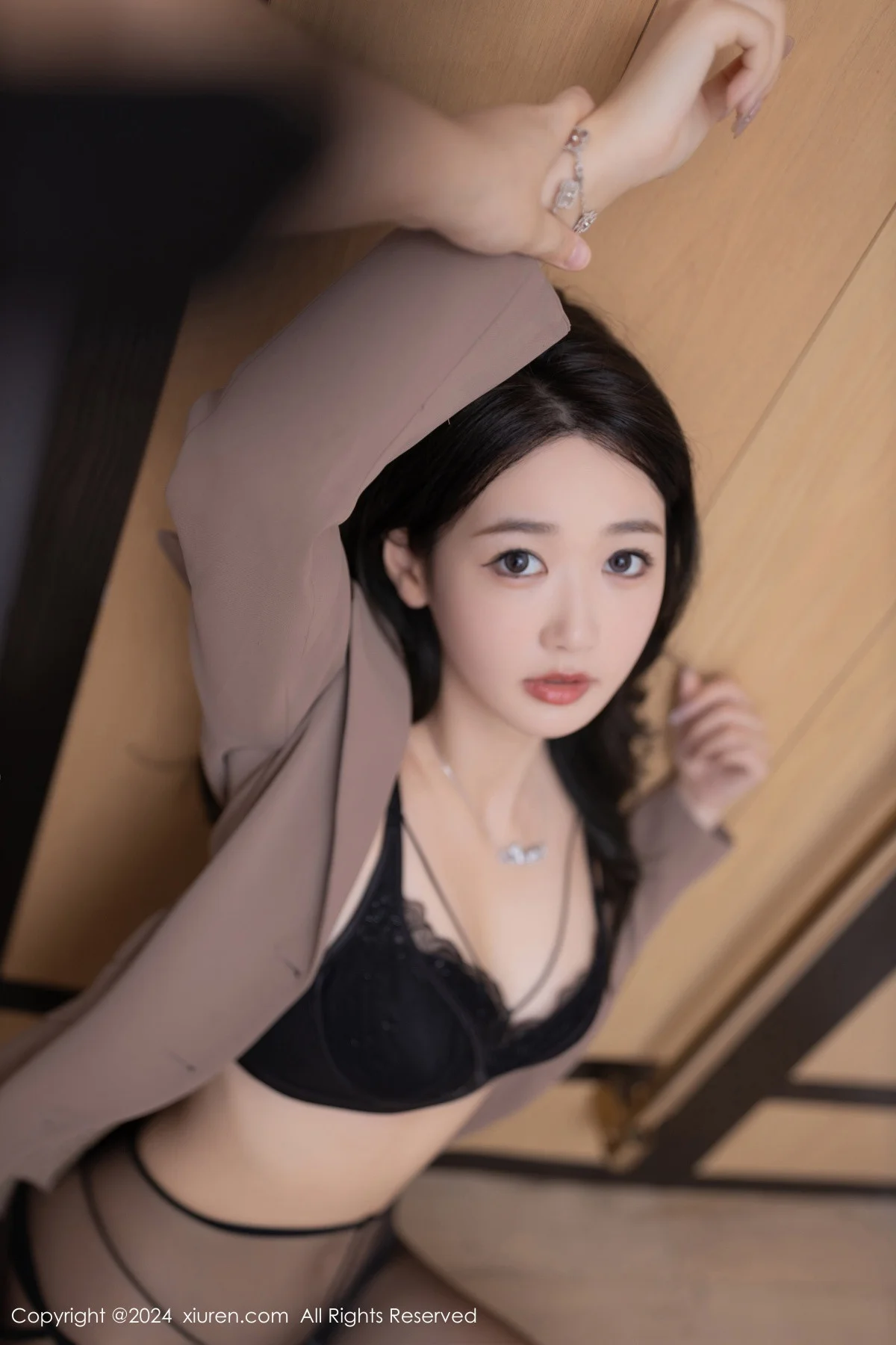 唐安琪性感秘书OL服饰露黑色蕾丝内衣秀曼妙身姿迷人写真 第 45 张