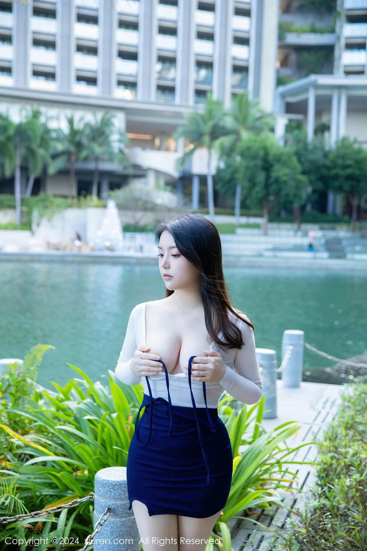 豆瓣酱户外场景性感轻透白色上衣秀丰满身材撩人绝美写真 第 15 张