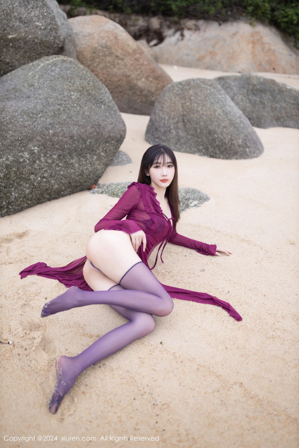 陆萱萱海边场景紫色情趣内衣配紫色丝袜秀惹火身材绝美写真 第 22 张