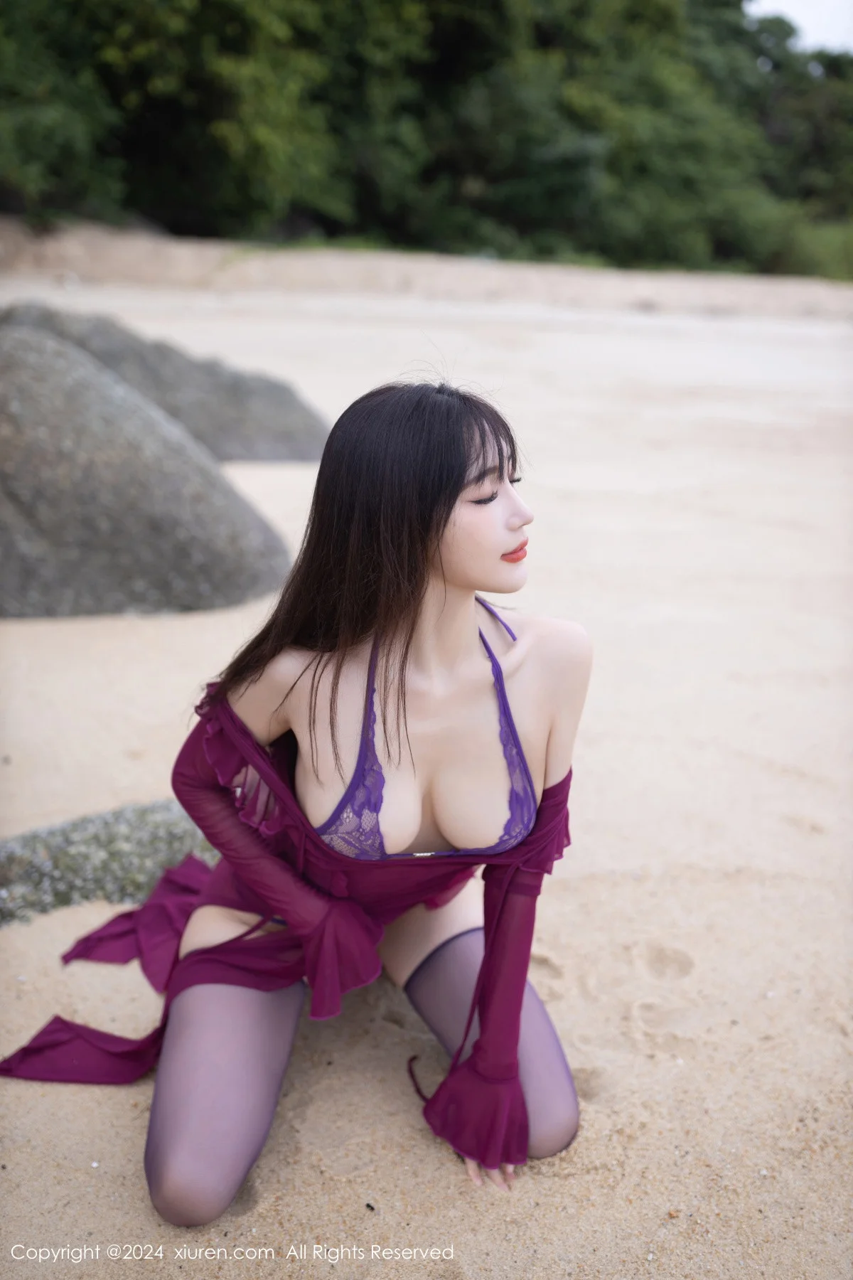 陆萱萱海边场景紫色情趣内衣配紫色丝袜秀惹火身材绝美写真 第 34 张