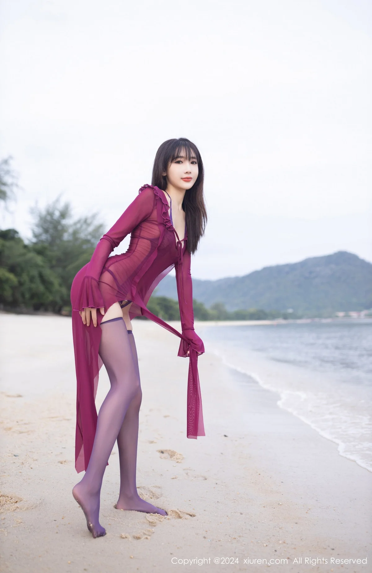 陆萱萱海边场景紫色情趣内衣配紫色丝袜秀惹火身材绝美写真 第 7 张