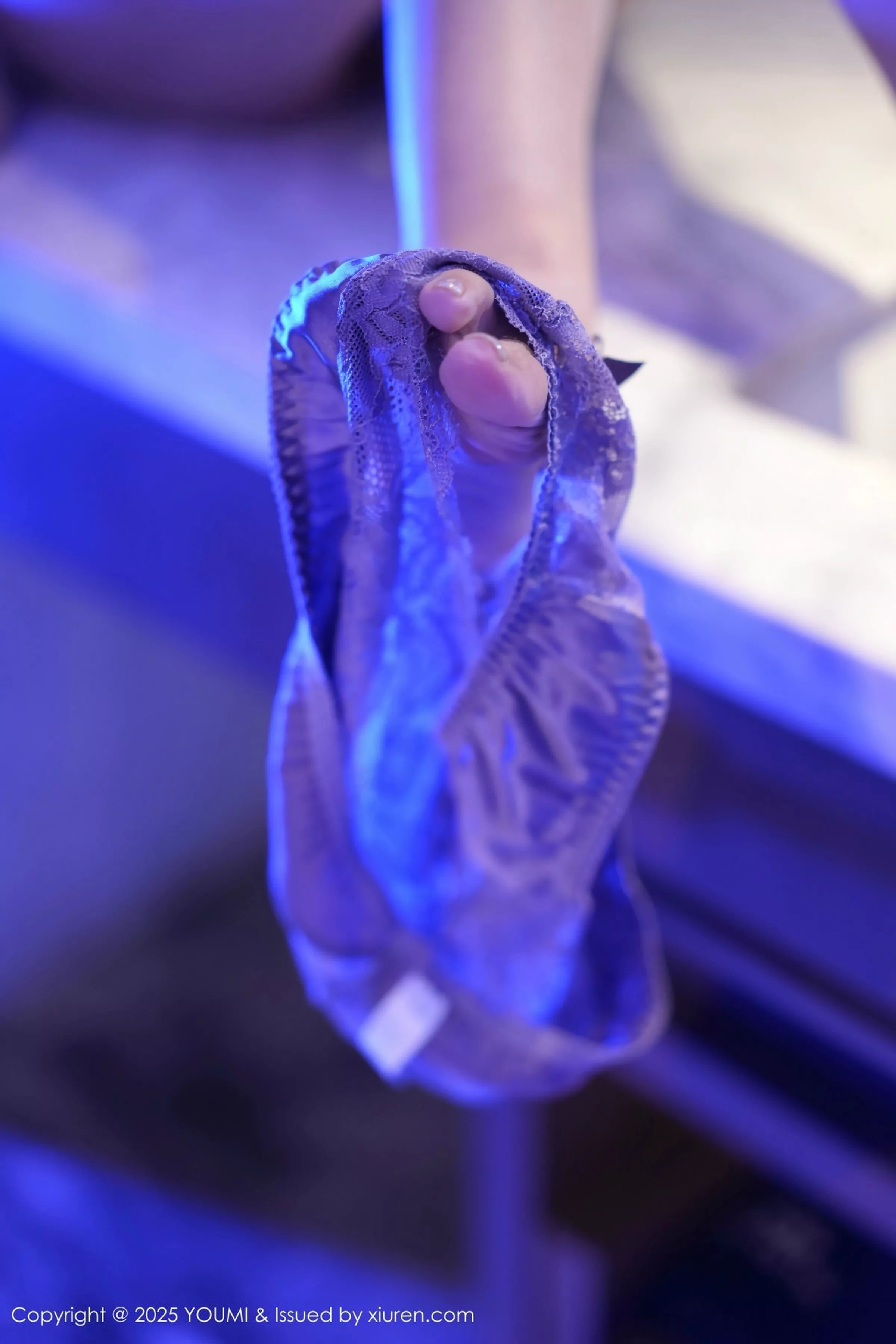 允爾私房性感黑色皮上衣配黑丝吊袜秀丰腴身材完美绝美写真 第 109 张