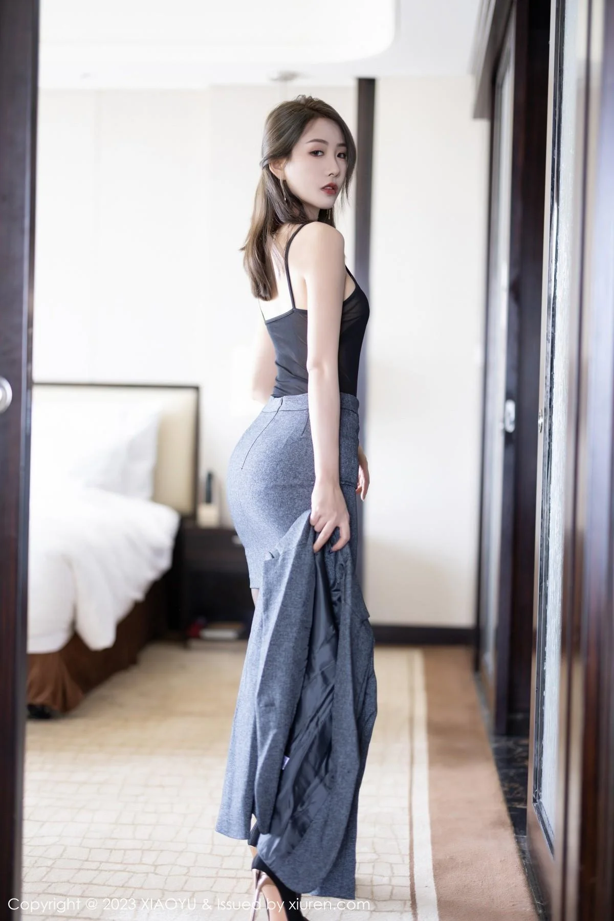 苏苏阿脱深灰制服露性感黑色薄透内衣秀曼妙身姿绝美写真 第 54 张