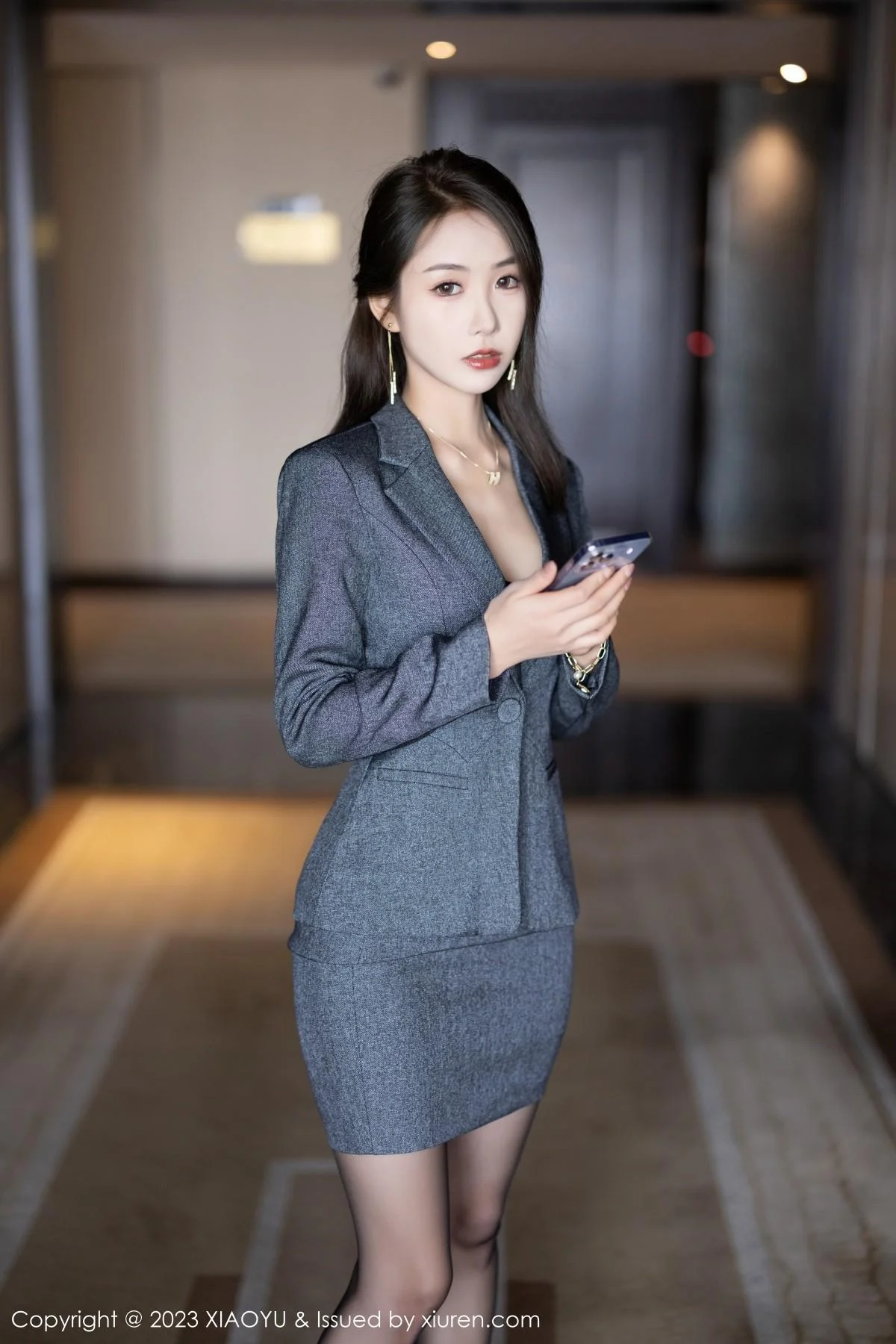 苏苏阿脱深灰制服露性感黑色薄透内衣秀曼妙身姿绝美写真 第 61 张